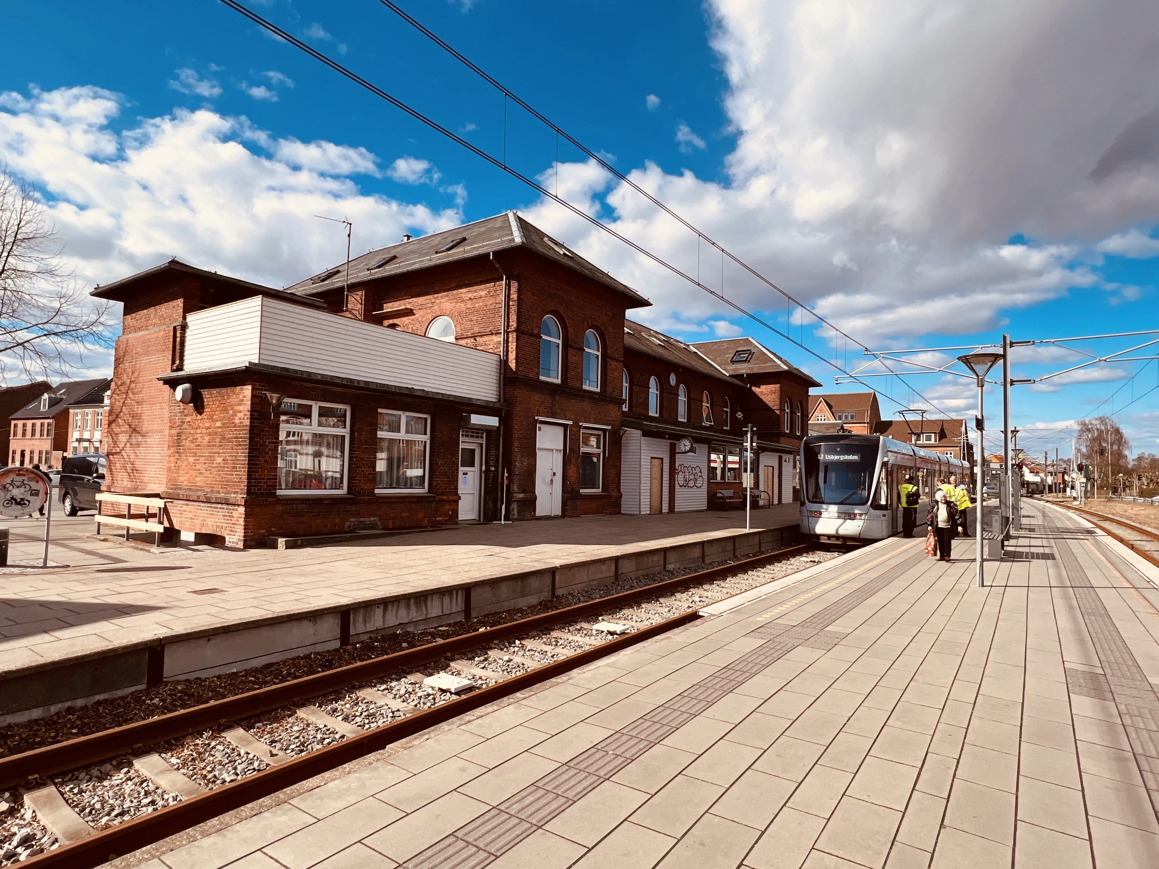 Billede af Aarhus Letbane togsæt 1106 fotograferet ud for Odder Letbanestation. Billede af Aarhus Letbane togsæt 1106 fotograferet ud for Odder Letbanestation.