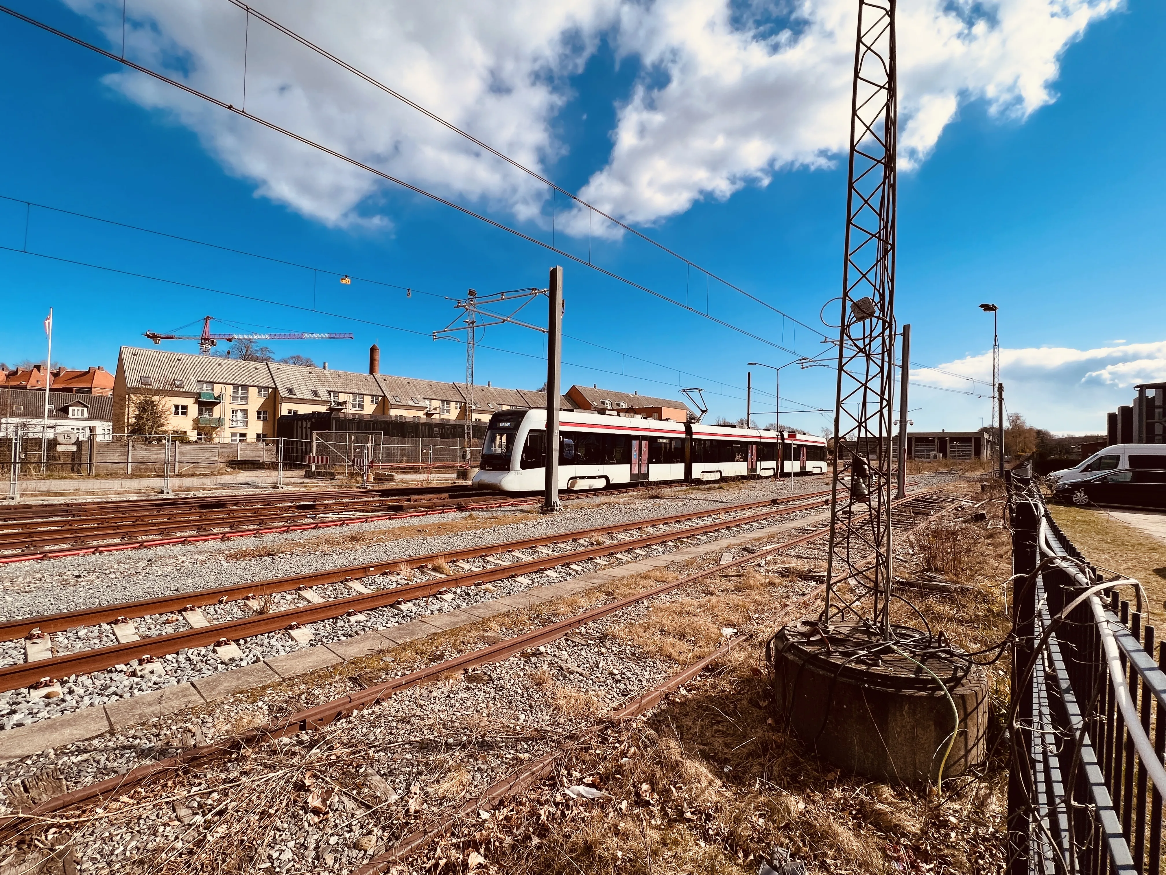 Billede af Aarhus Letbane togsæt 2102 fotograferet ud for Odder Letbanestation. Billede af Aarhus Letbane togsæt 2102 fotograferet ud for Odder Letbanestation.