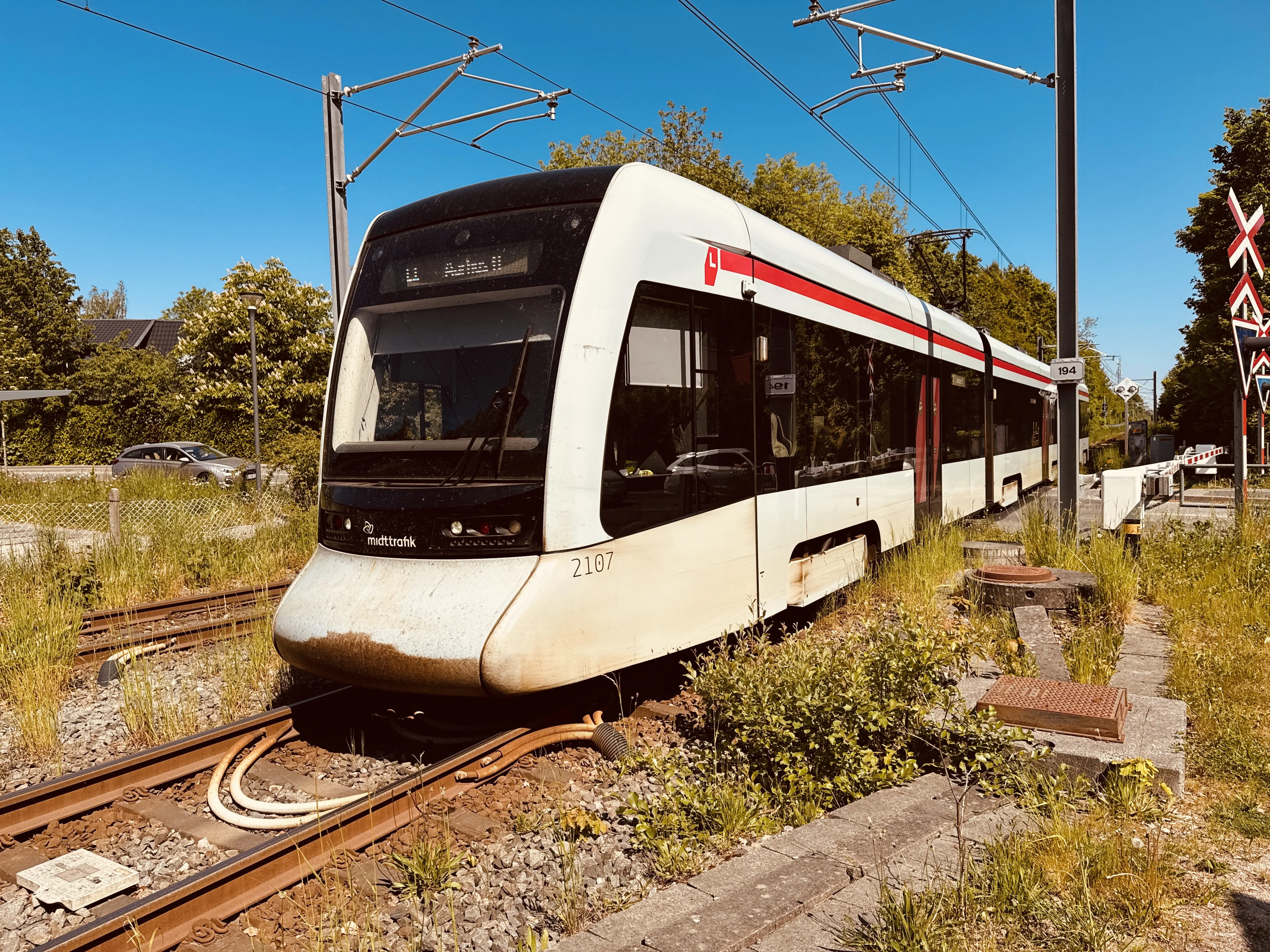 Billede af Aarhus Letbane togsæt 2107 fotograferet ud for Skødstrup Letbanestation. Billede af Aarhus Letbane togsæt 2107 fotograferet ud for Skødstrup Letbanestation.