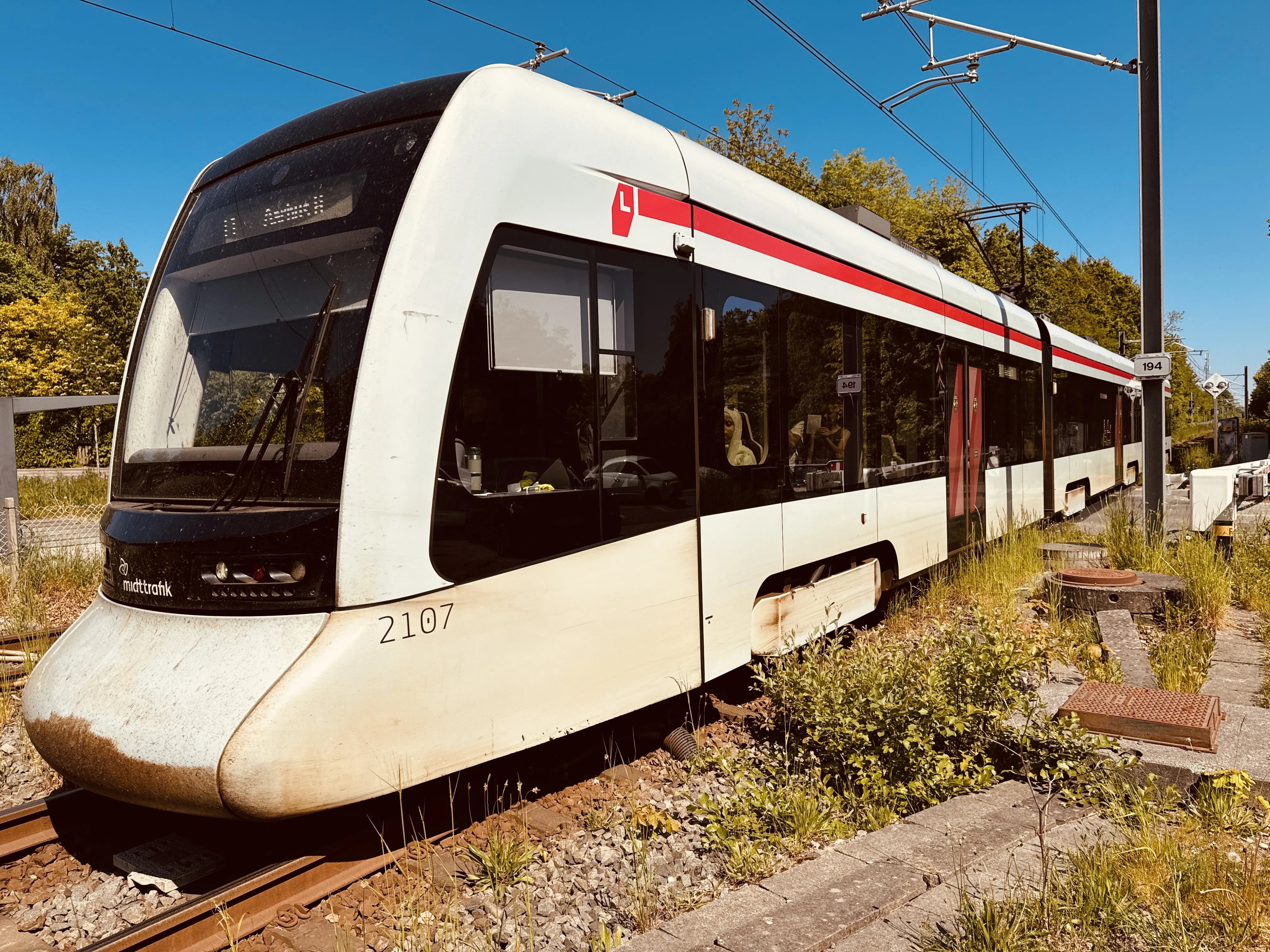 Billede af Aarhus Letbane togsæt 2107 fotograferet ud for Skødstrup Letbanestation. Billede af Aarhus Letbane togsæt 2107 fotograferet ud for Skødstrup Letbanestation.
