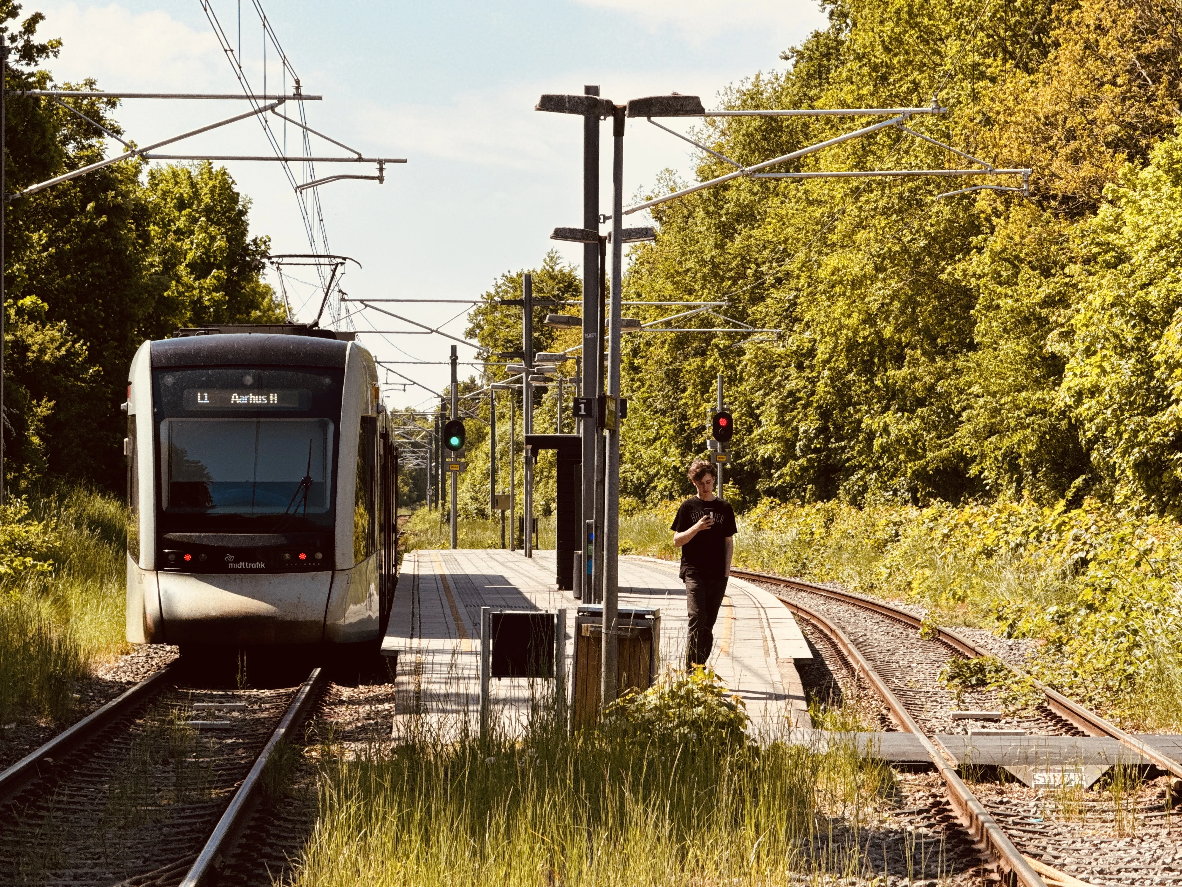 Billede af Aarhus Letbane togsæt 2107 fotograferet ud for Skødstrup Letbanestation. Billede af Aarhus Letbane togsæt 2107 fotograferet ud for Skødstrup Letbanestation.