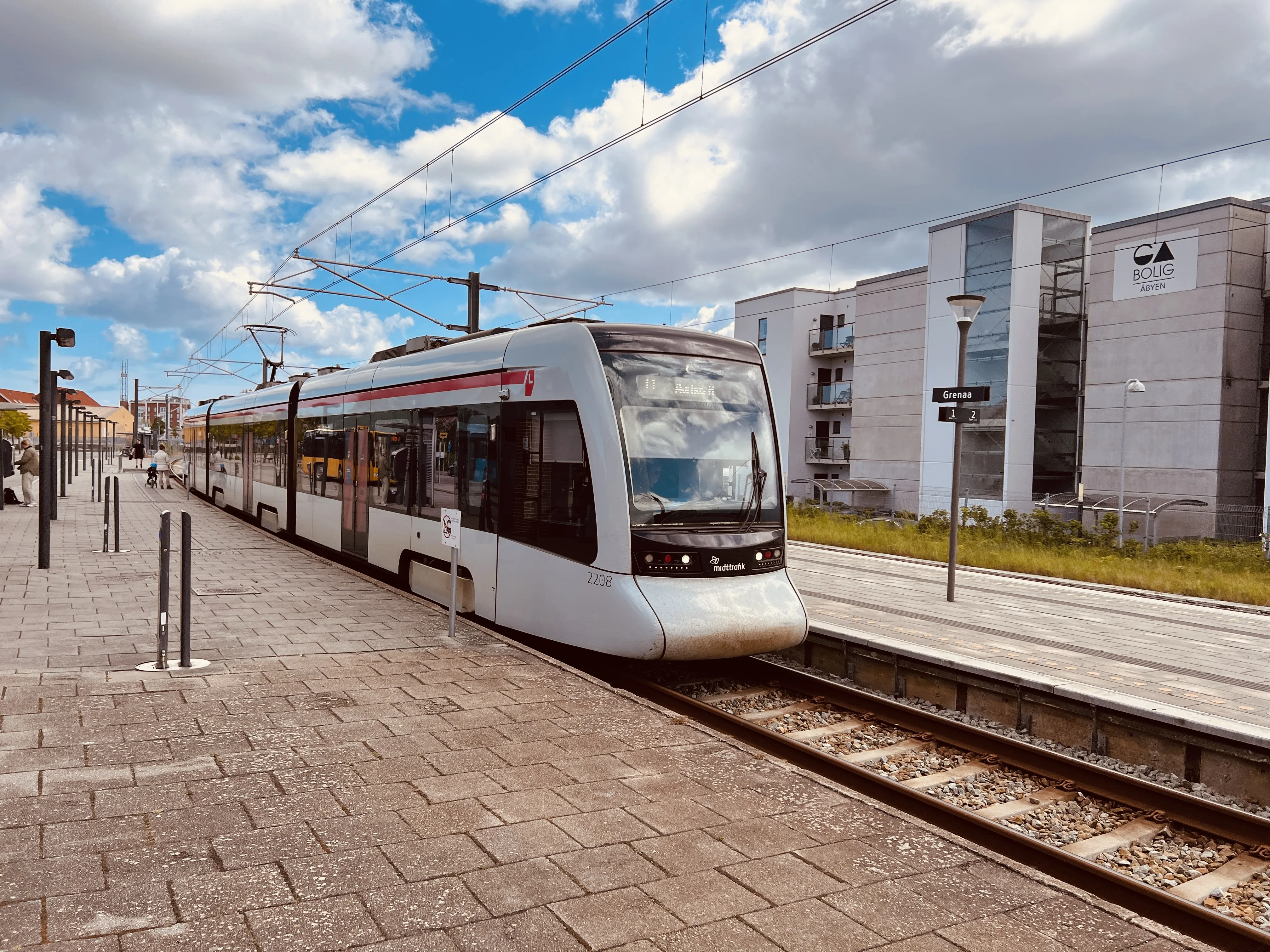 Billede af Aarhus Letbane togsæt 2108 fotograferet ud for Grenaa Letbanestation. Billede af Aarhus Letbane togsæt 2108 fotograferet ud for Grenaa Letbanestation.