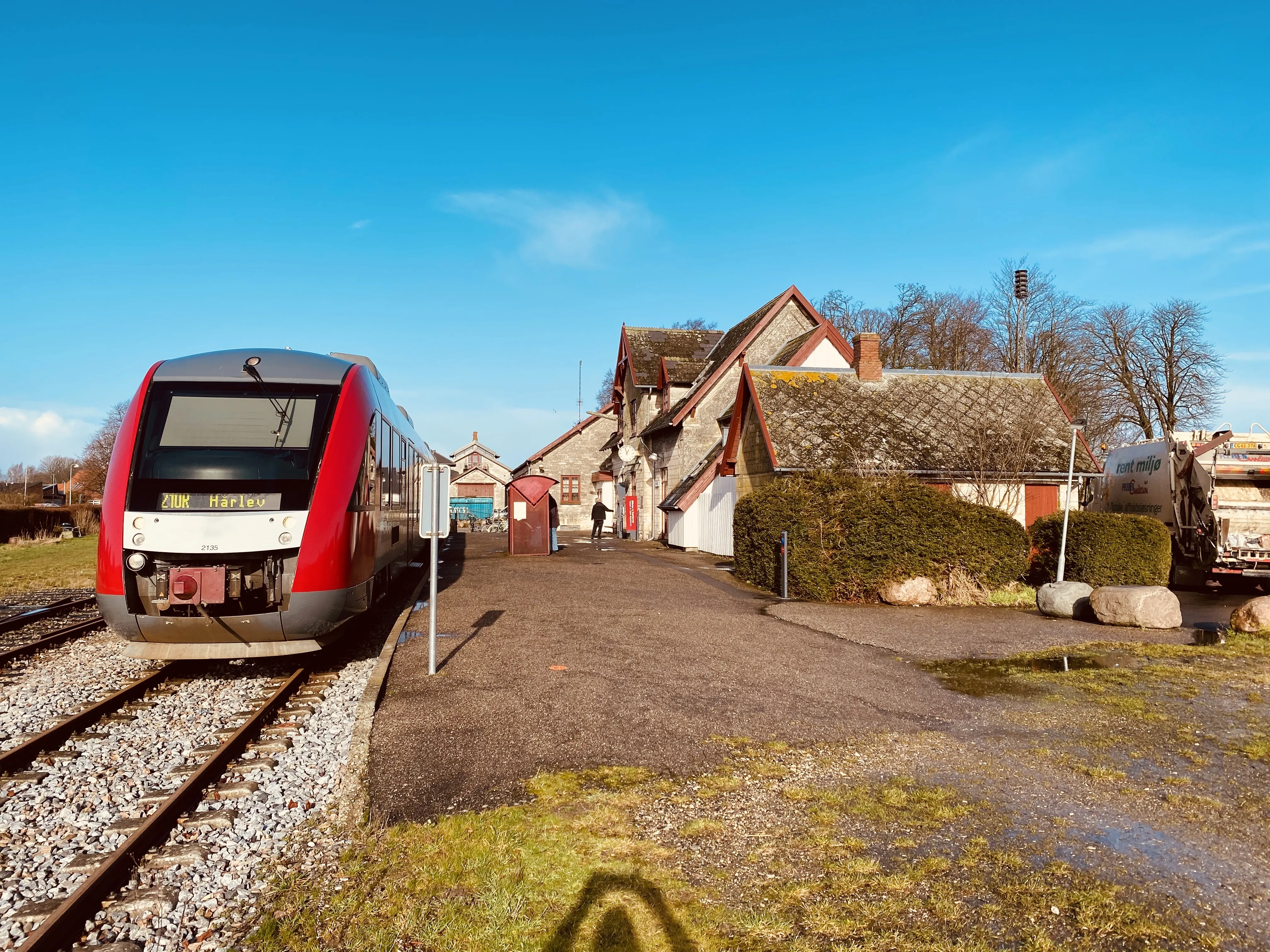 Billede af LT 2035-2135, tidligere RTOG 2035-2135 fotograferet ud for Rødvig Station. Billede af LT 2035-2135, tidligere RTOG 2035-2135 fotograferet ud for Rødvig Station.
