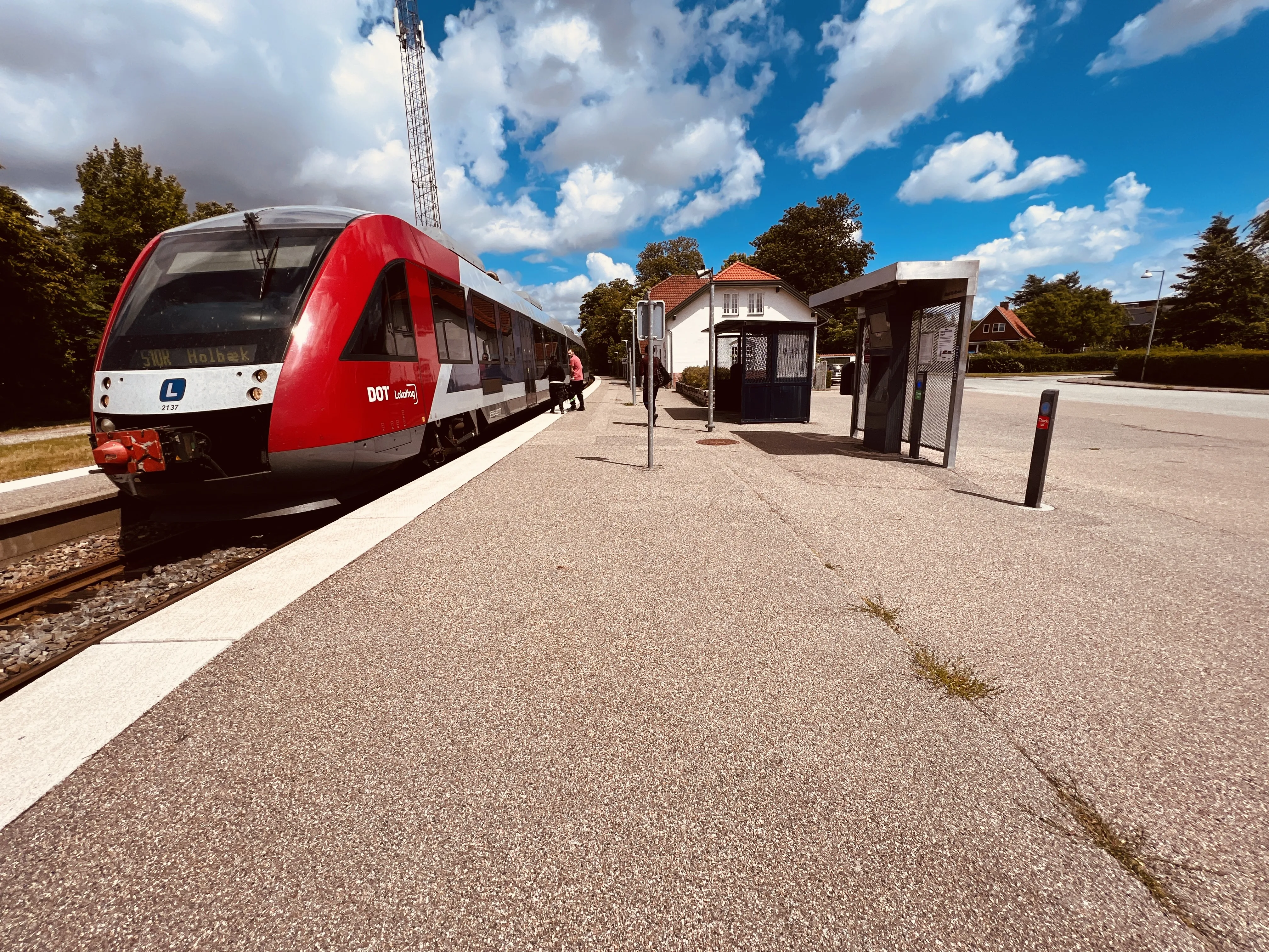 Billede af LT 2037-2137, tidligere RTOG 2037-2137 fotograferet ud for Hørve Station. Billede af LT 2037-2137, tidligere RTOG 2037-2137 fotograferet ud for Hørve Station.