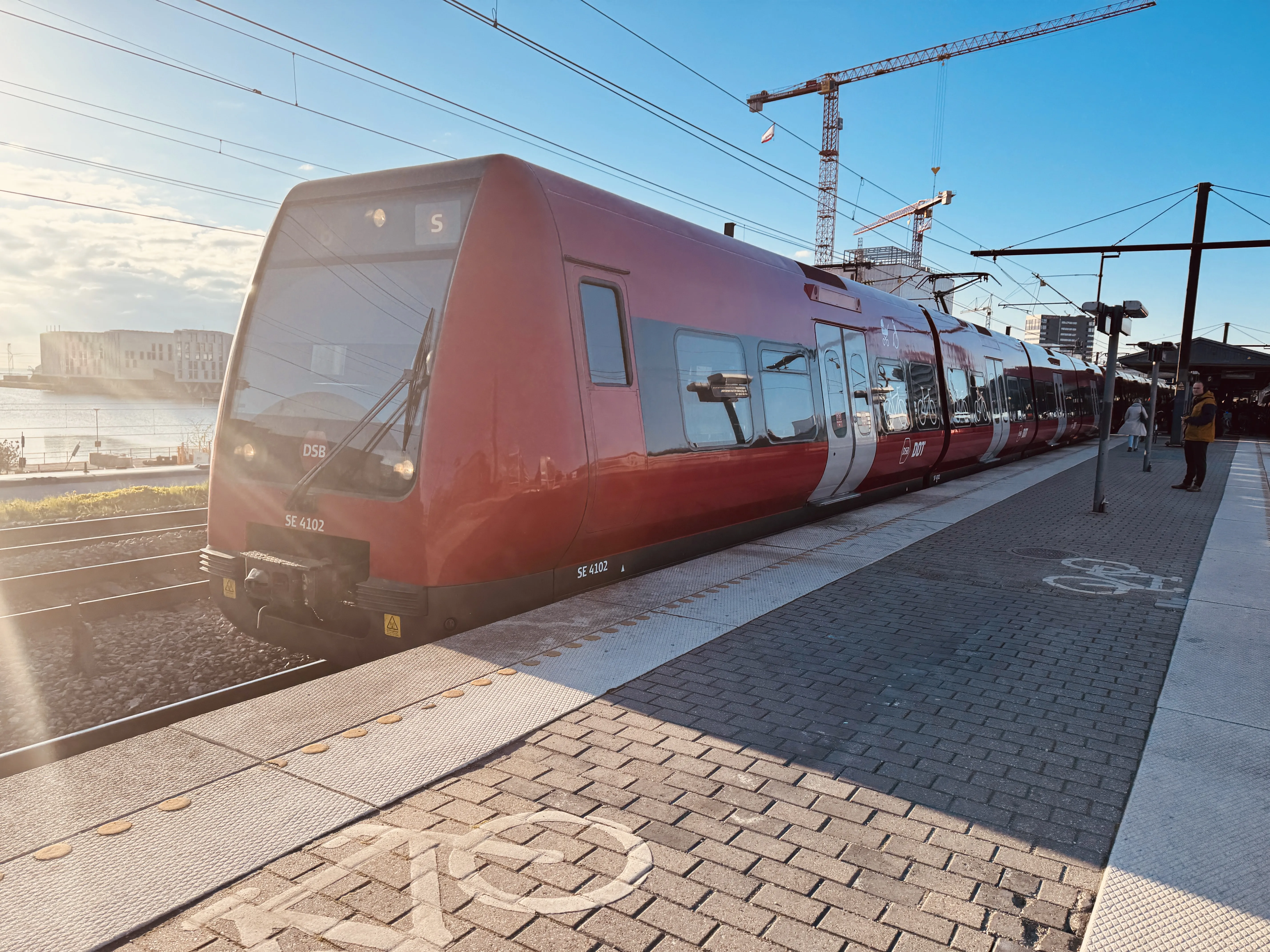 Billede af DSB SE 4102 fotograferet ud for Nordhavn S-togstrinbræt. Billede af DSB SE 4102 fotograferet ud for Nordhavn S-togstrinbræt.