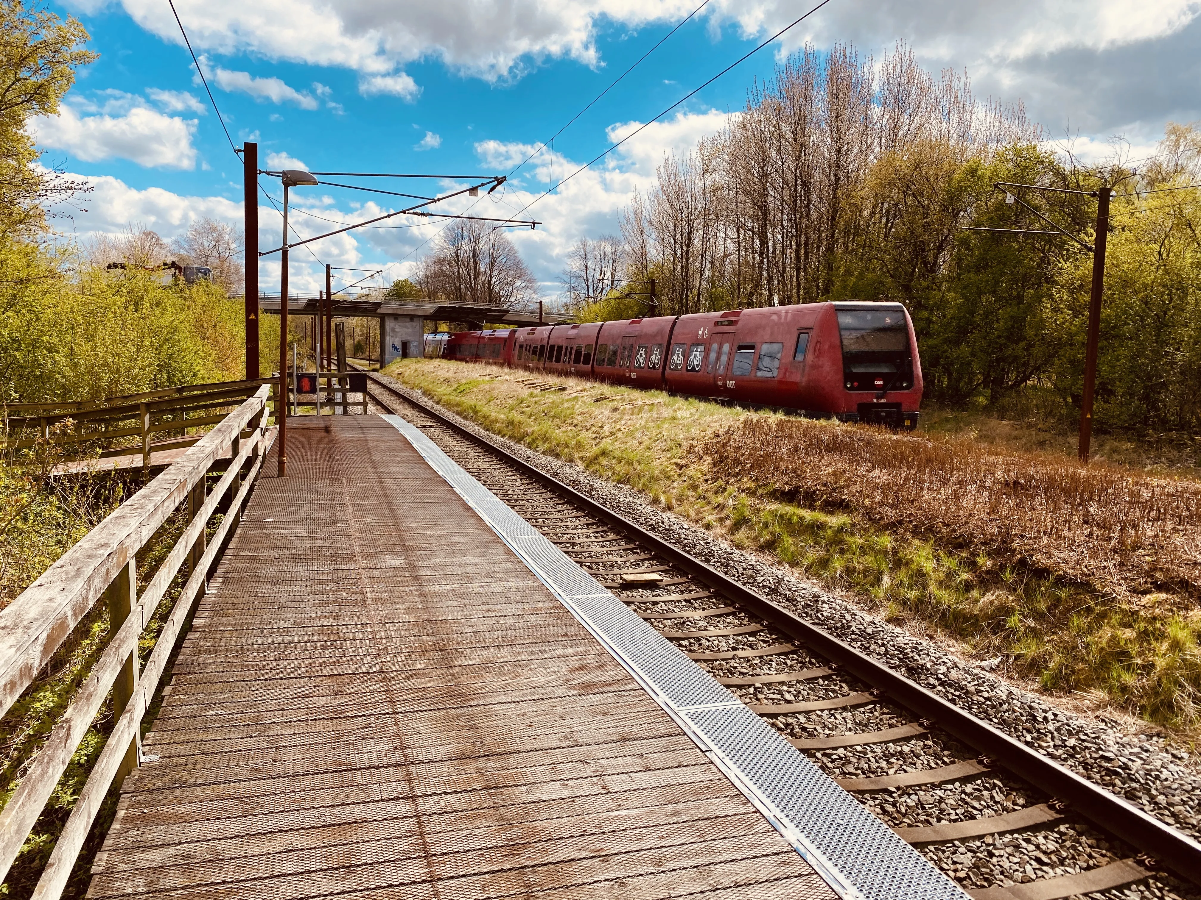 Billede af DSB SE 4103 fotograferet ud for Høvelte S-togstrinbræt. Billede af DSB SE 4103 fotograferet ud for Høvelte S-togstrinbræt.