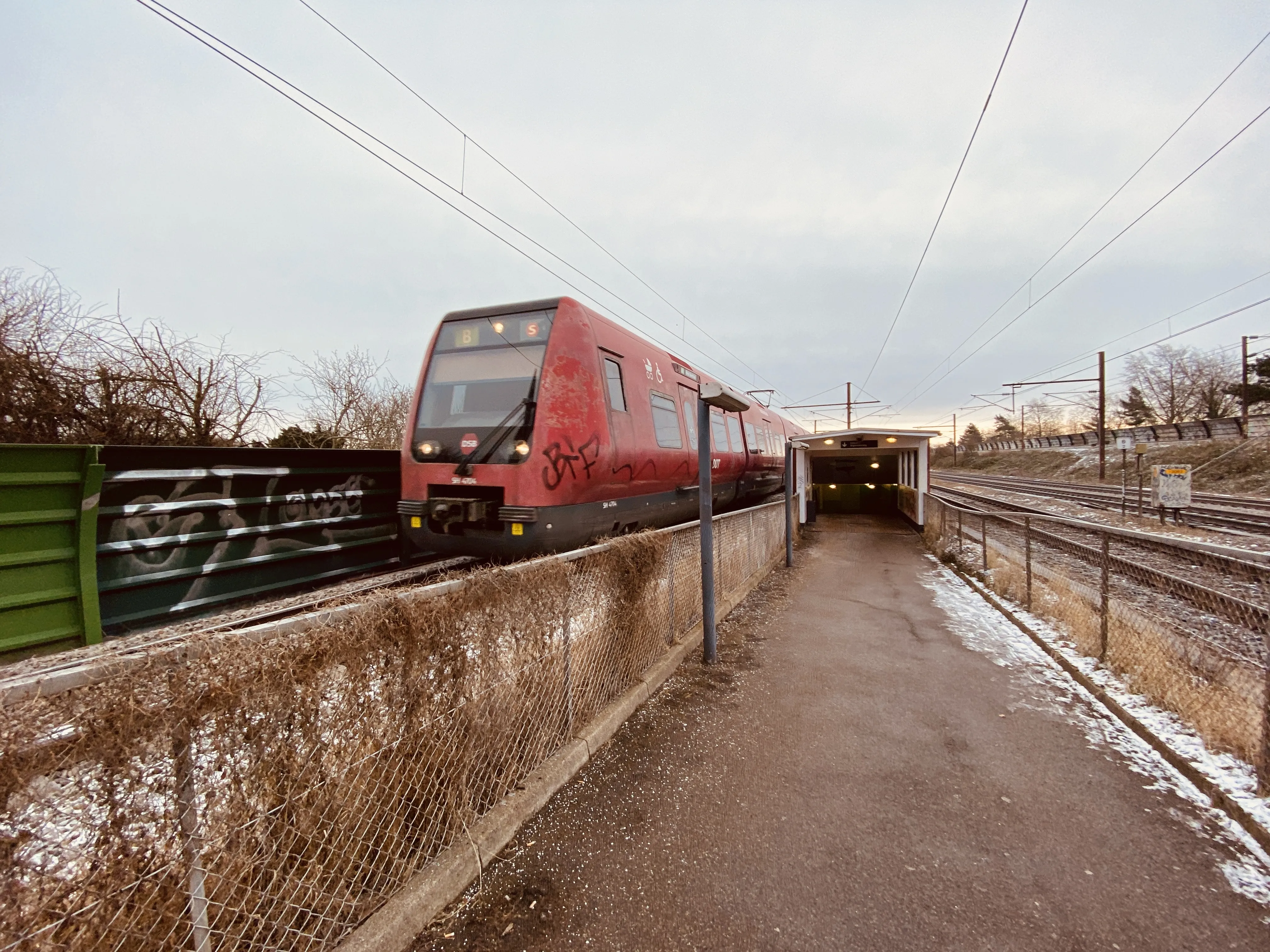 Billede af DSB SE 4104 fotograferet ud for Hvidovre Nær S-togstrinbræt. Billede af DSB SE 4104 fotograferet ud for Hvidovre Nær S-togstrinbræt.