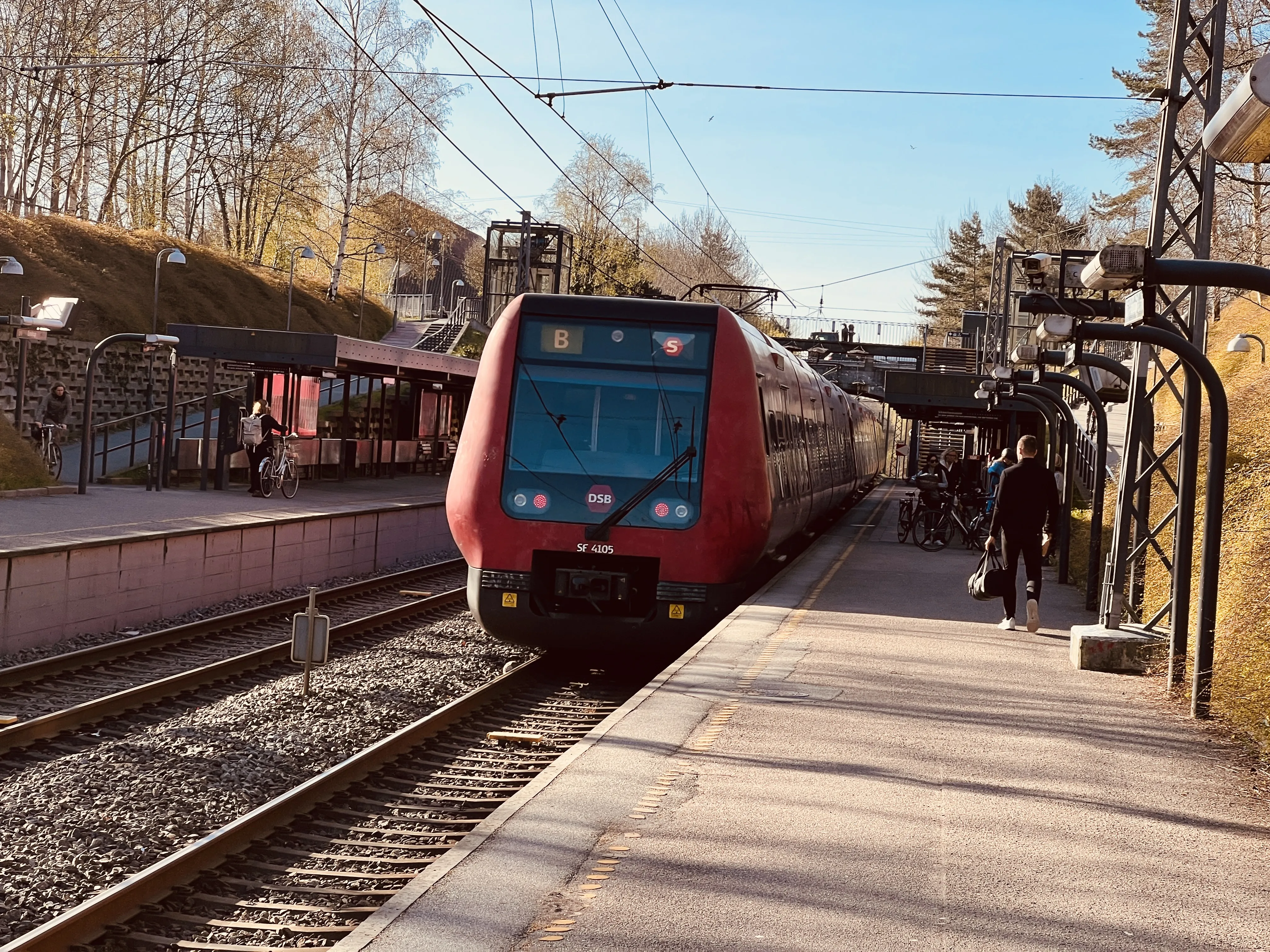 Billede af DSB SE 4105 fotograferet ud for Emdrup S-togstrinbræt. Billede af DSB SE 4105 fotograferet ud for Emdrup S-togstrinbræt.