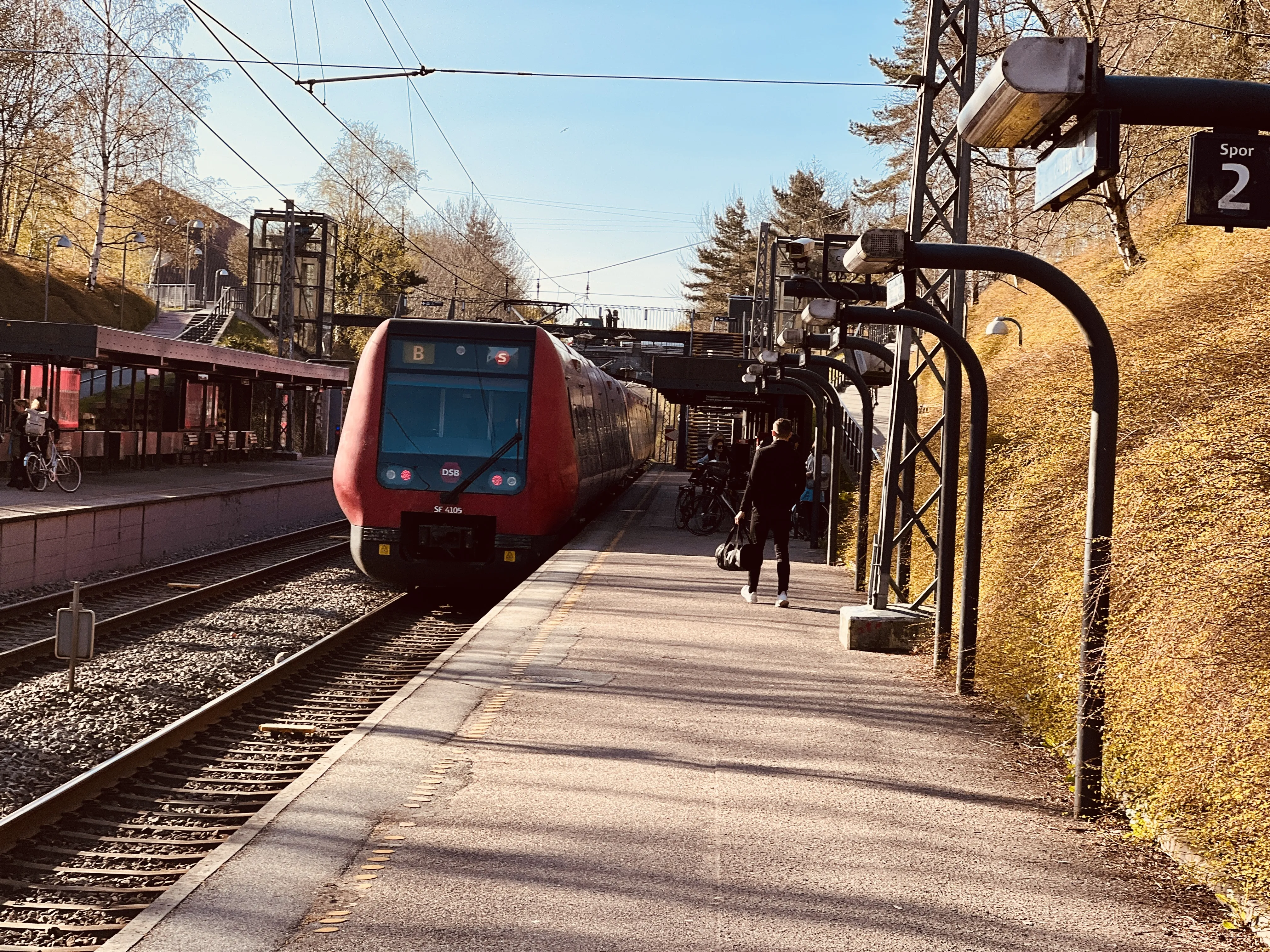 Billede af DSB SE 4105 fotograferet ud for Emdrup S-togstrinbræt. Billede af DSB SE 4105 fotograferet ud for Emdrup S-togstrinbræt.