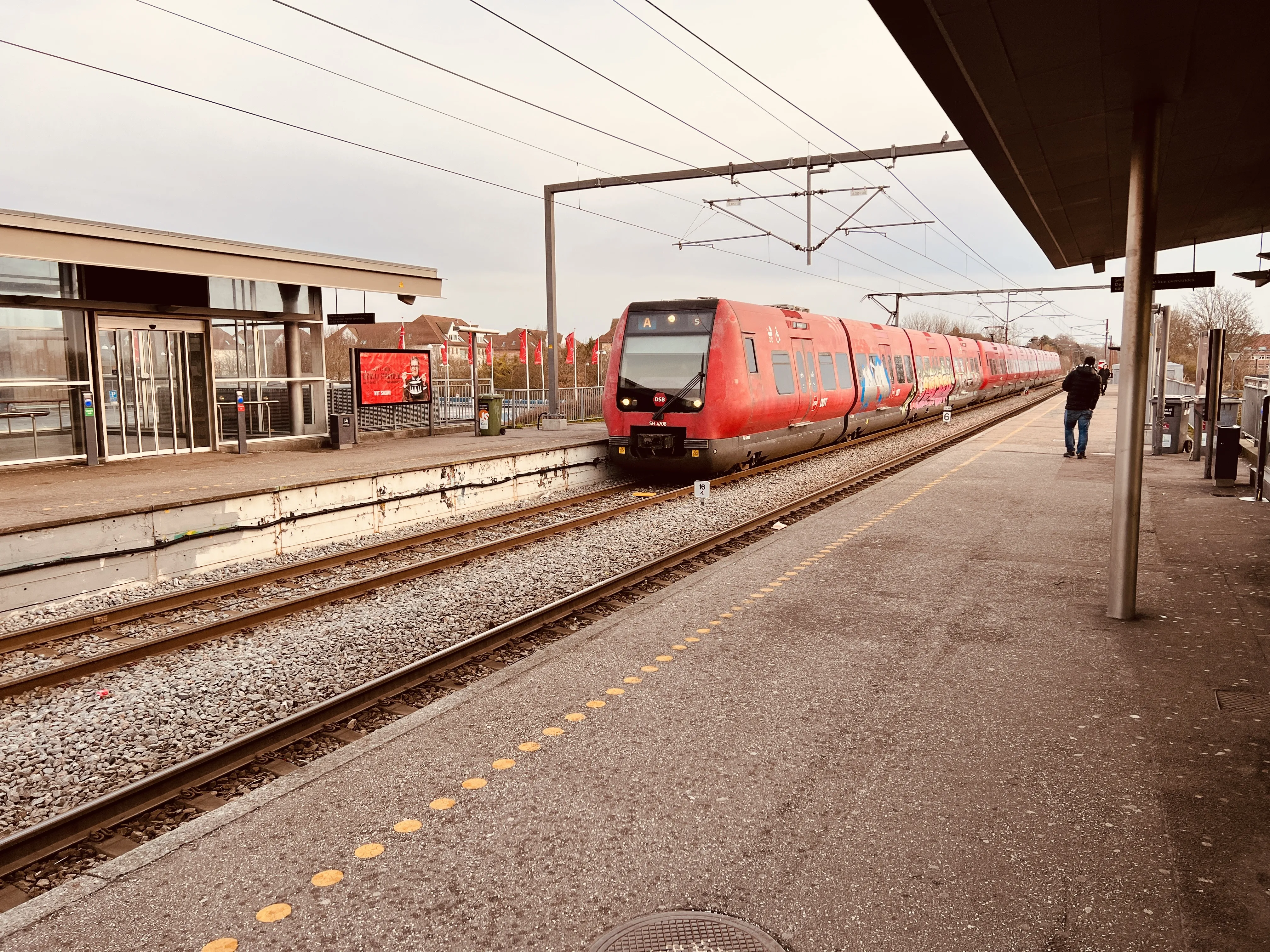 Billede af DSB SE 4108 fotograferet ud for Ishøj S-togsstation. Billede af DSB SE 4108 fotograferet ud for Ishøj S-togsstation.