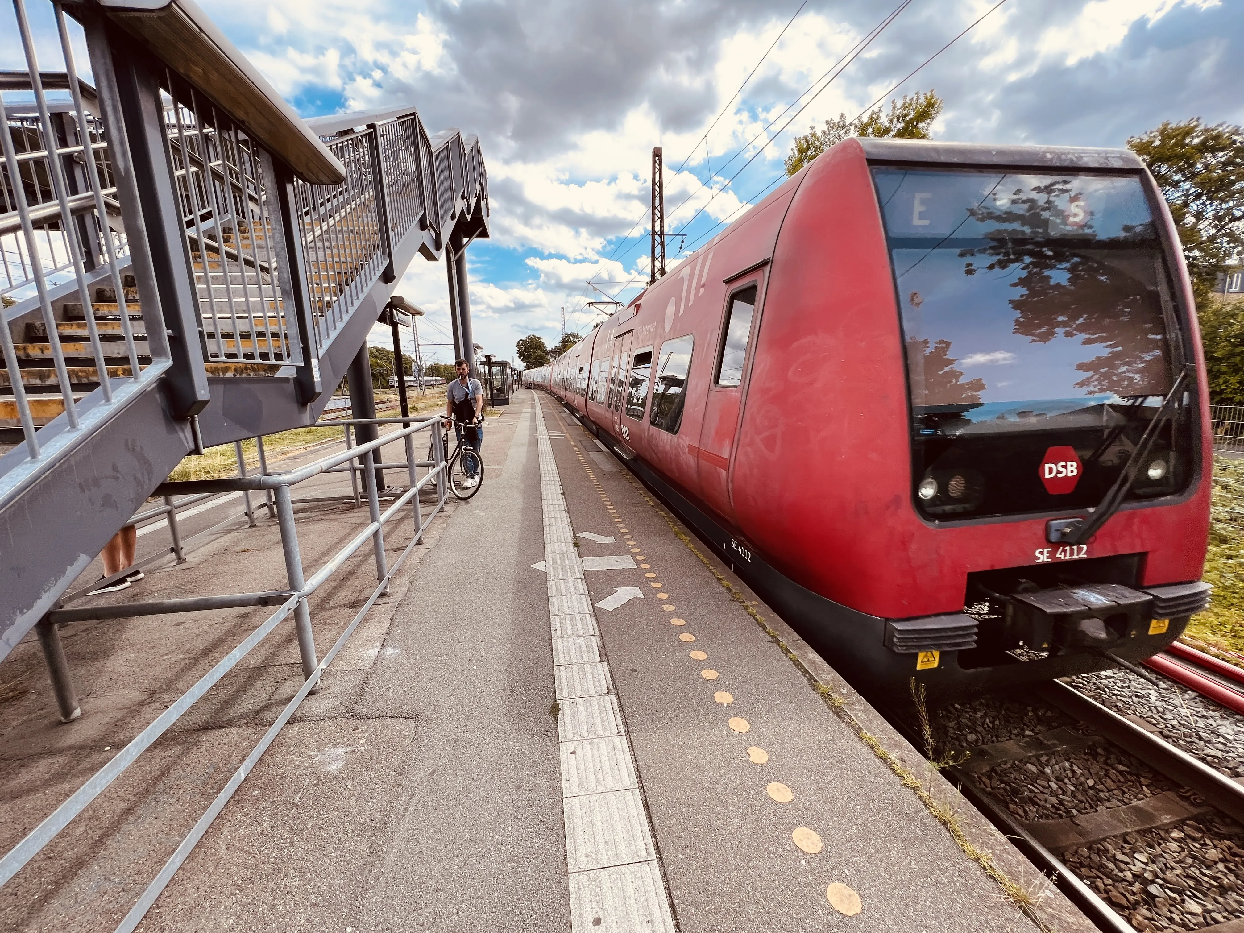 Billede af DSB SE 4112 fotograferet ud for Hellerup Station. Billede af DSB SE 4112 fotograferet ud for Hellerup Station.