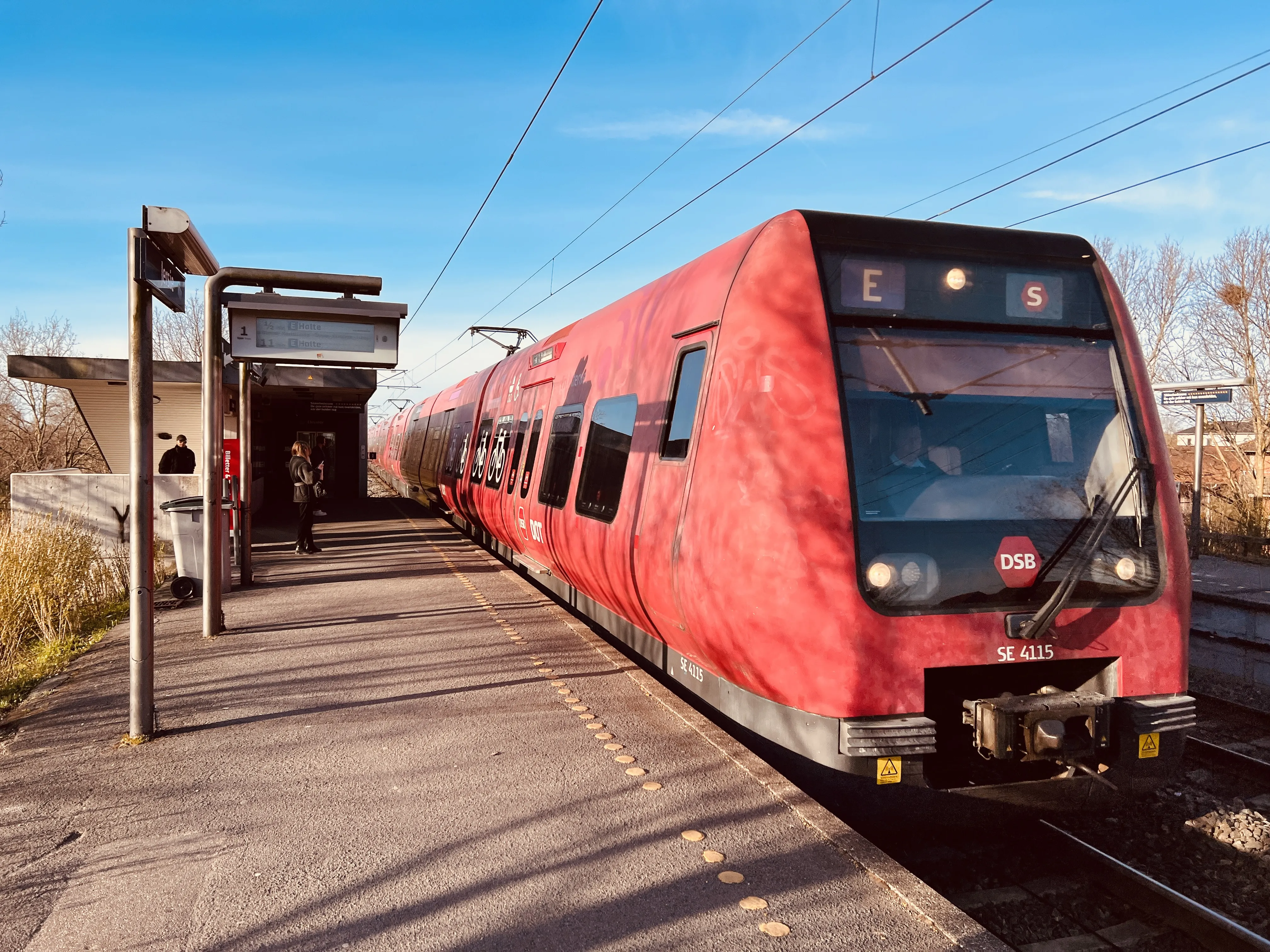 Billede af DSB SE 4115 fotograferet ud for Jersie S-togstrinbræt. Billede af DSB SE 4115 fotograferet ud for Jersie S-togstrinbræt.