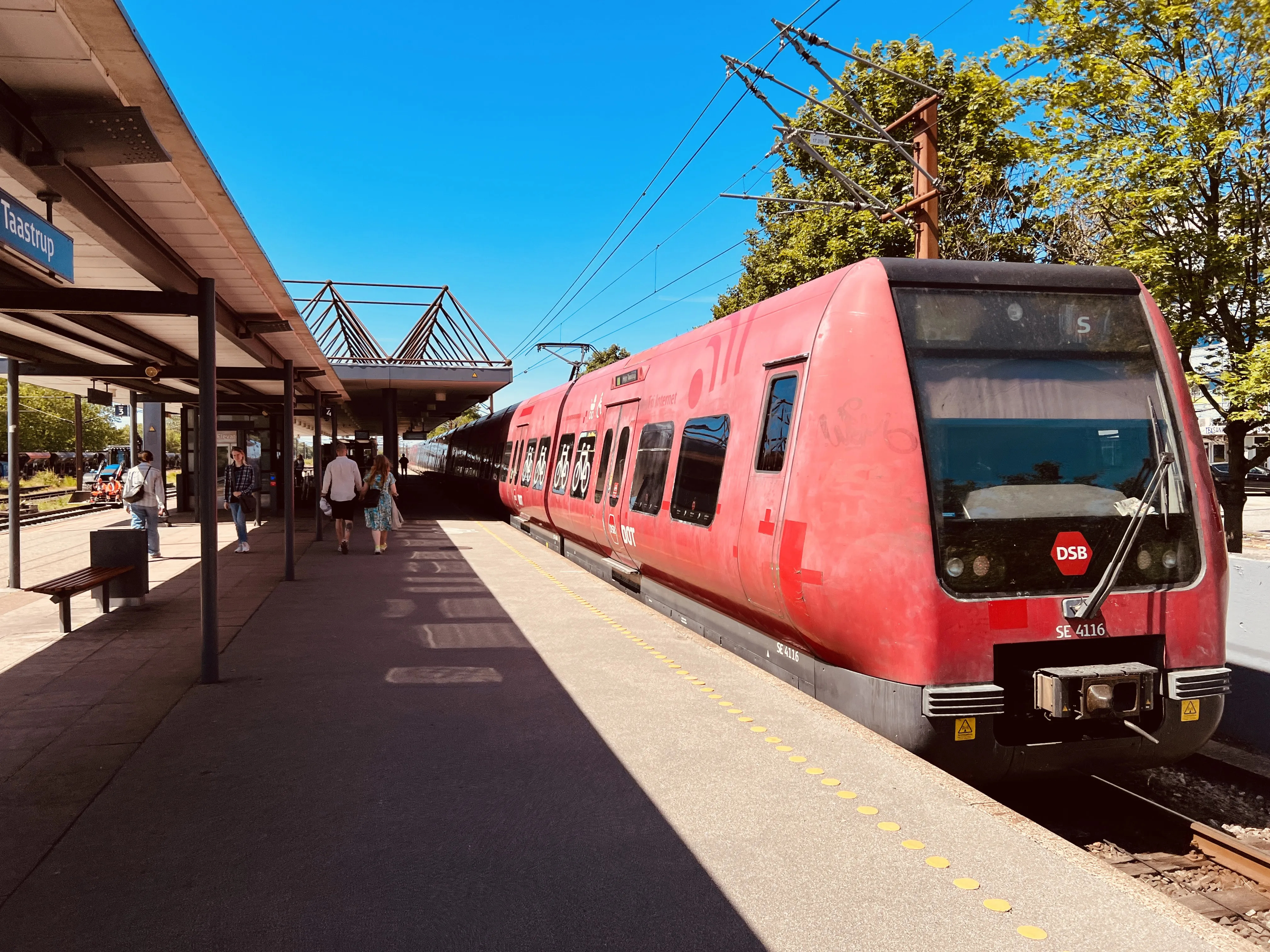 Billede af DSB SE 4116 fotograferet ud for Taastrup S-togstrinbræt. Billede af DSB SE 4116 fotograferet ud for Taastrup S-togstrinbræt.