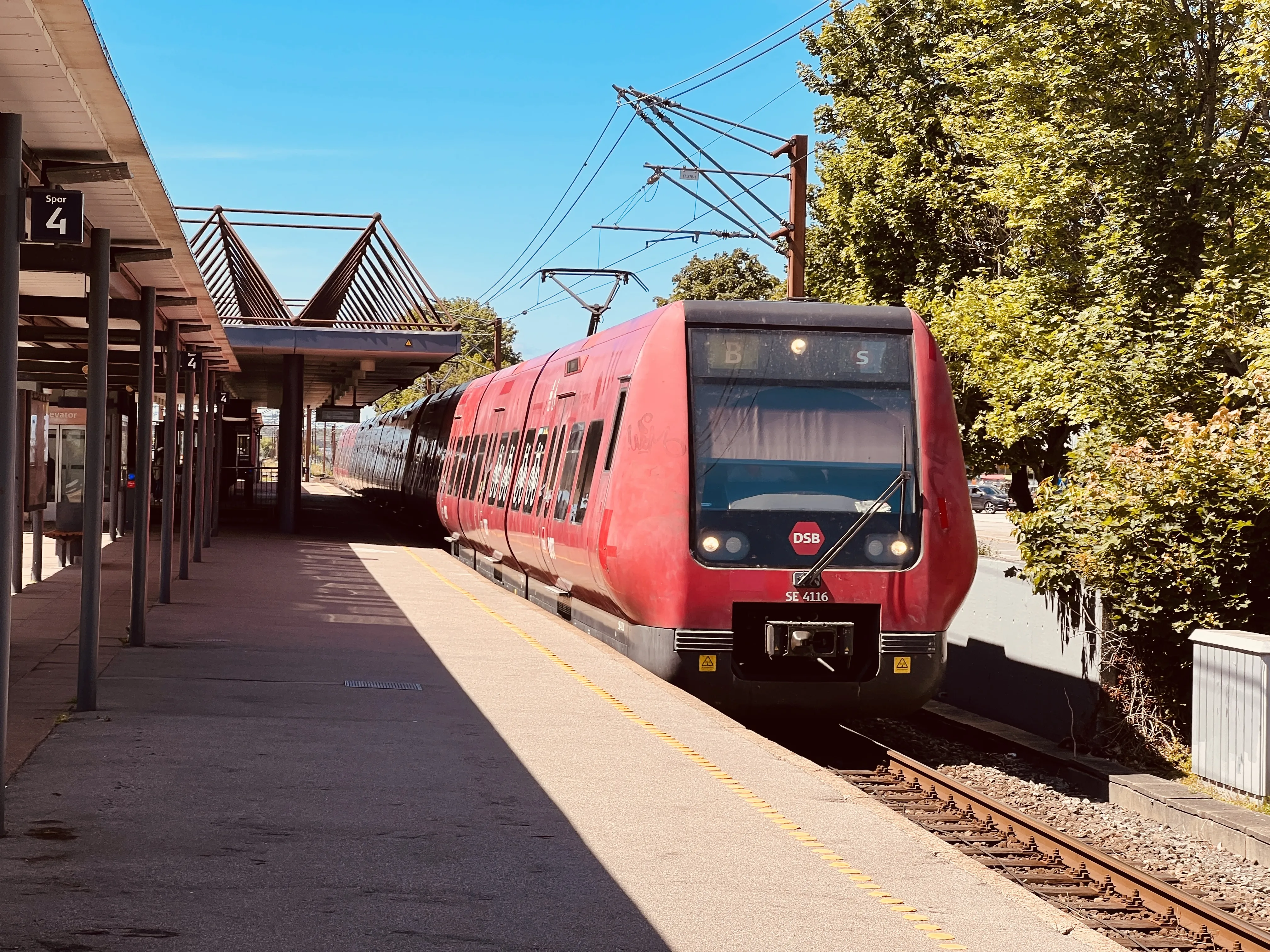 Billede af DSB SE 4116 fotograferet ud for Taastrup S-togstrinbræt. Billede af DSB SE 4116 fotograferet ud for Taastrup S-togstrinbræt.