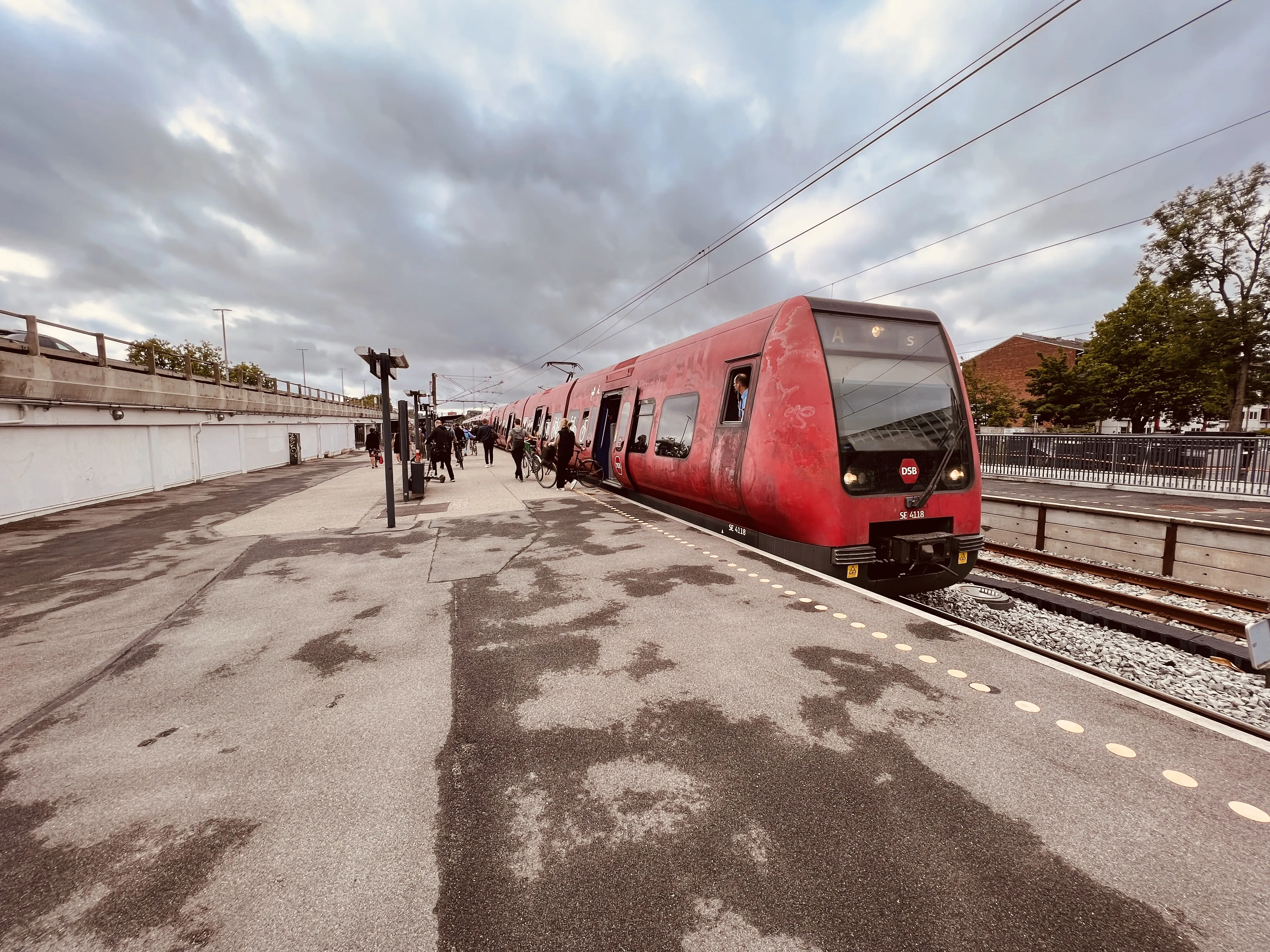 Billede af DSB SE 4118 fotograferet ud for Lyngby Station. Billede af DSB SE 4118 fotograferet ud for Lyngby Station.