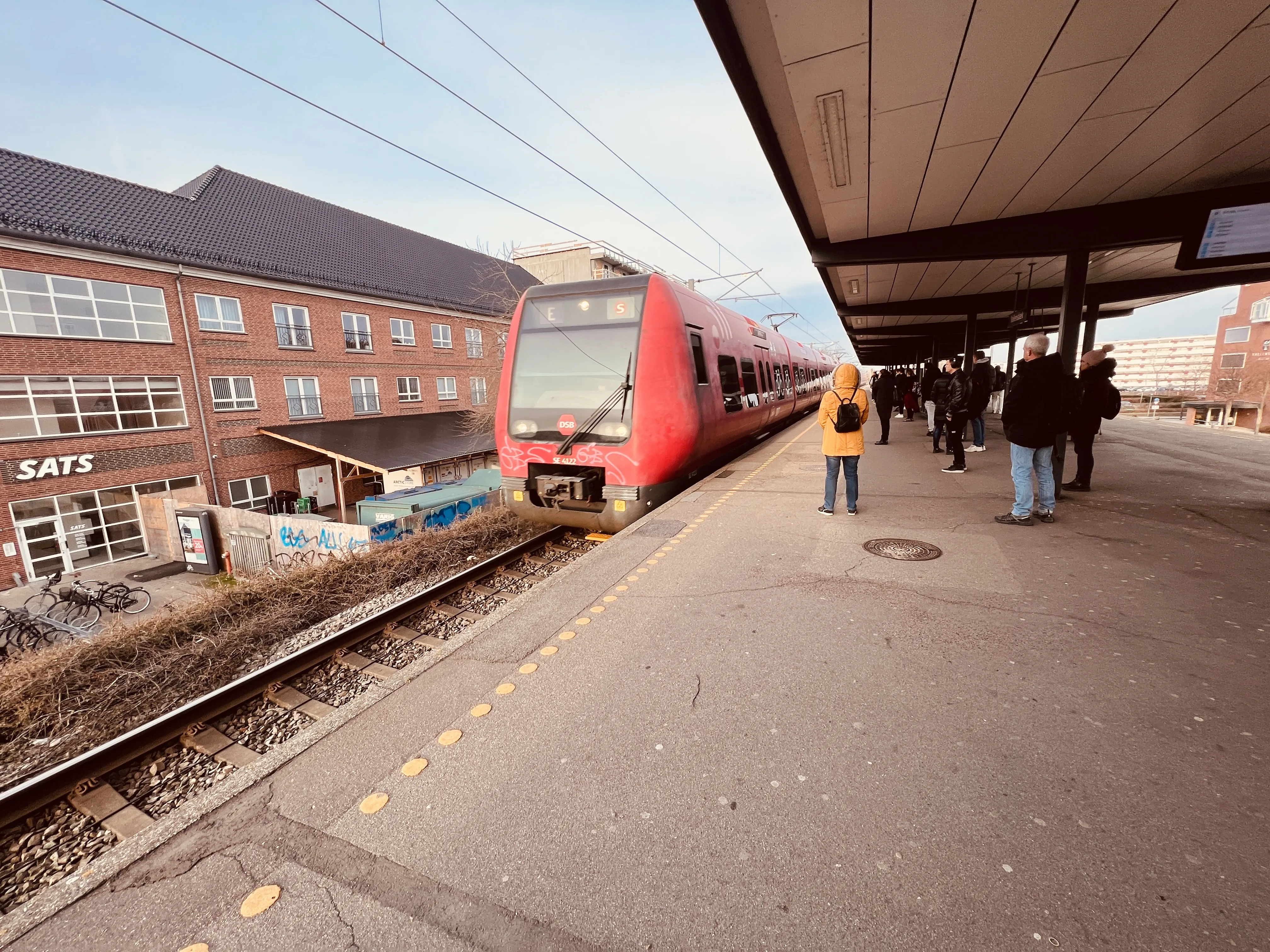 Billede af DSB SE 4122 fotograferet ud for Vallensbæk S-togsstation. Billede af DSB SE 4122 fotograferet ud for Vallensbæk S-togsstation.
