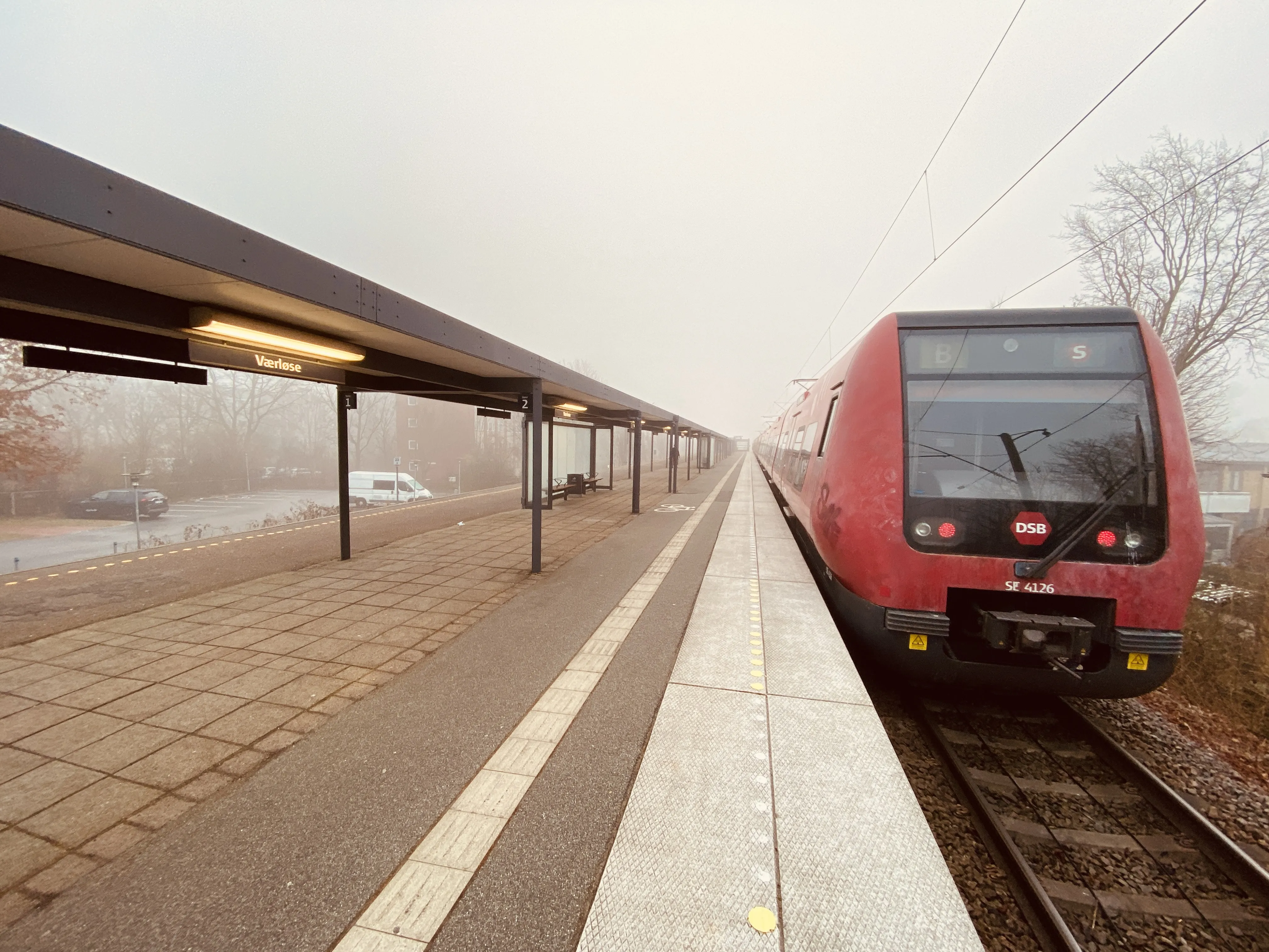 Billede af DSB SE 4126 fotograferet ud for Værløse S-togstrinbræt. Billede af DSB SE 4126 fotograferet ud for Værløse S-togstrinbræt.