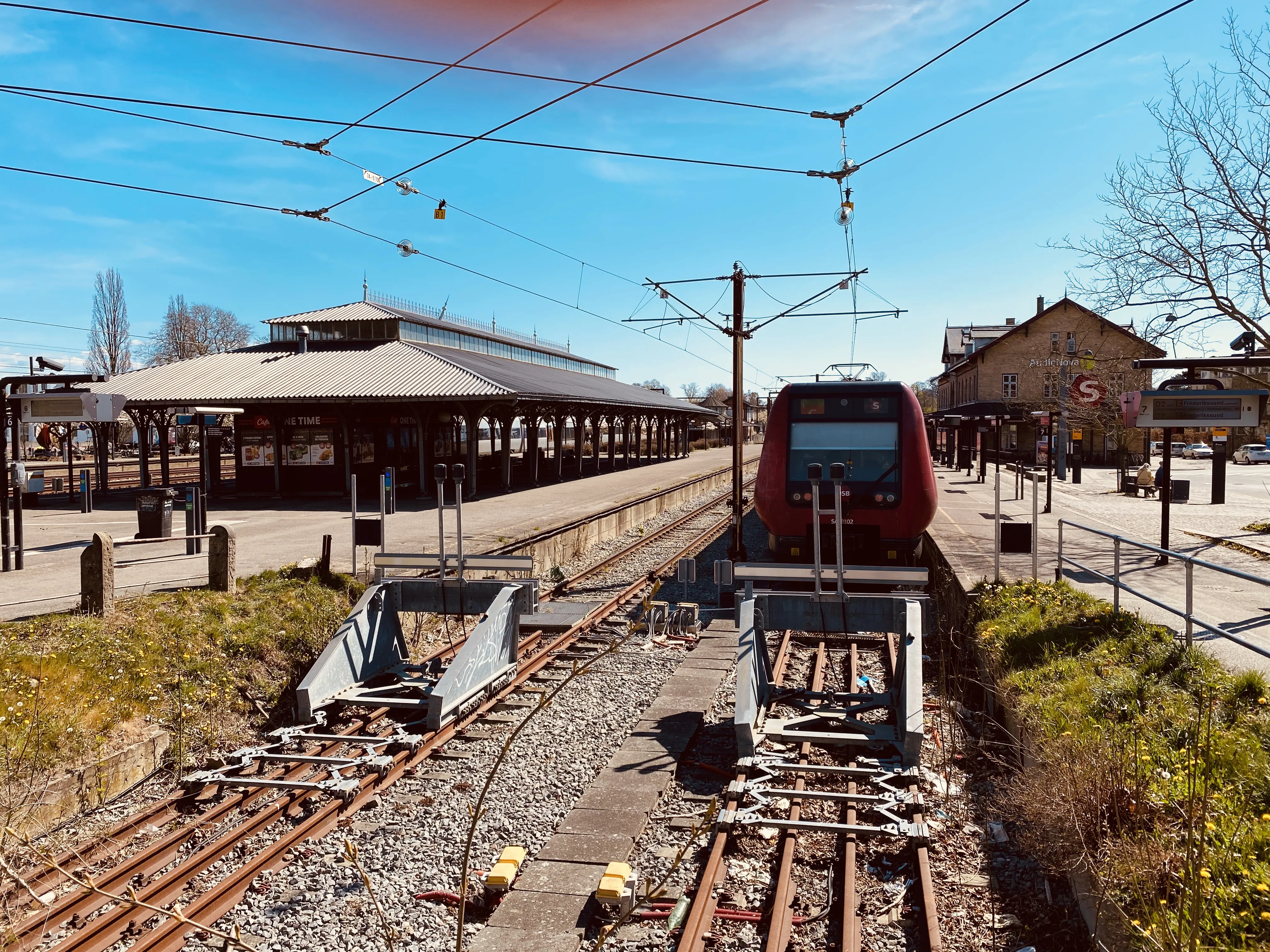 Billede af DSB SA 8102 fotograferet ud for Klampenborg Station. Billede af DSB SA 8102 fotograferet ud for Klampenborg Station.