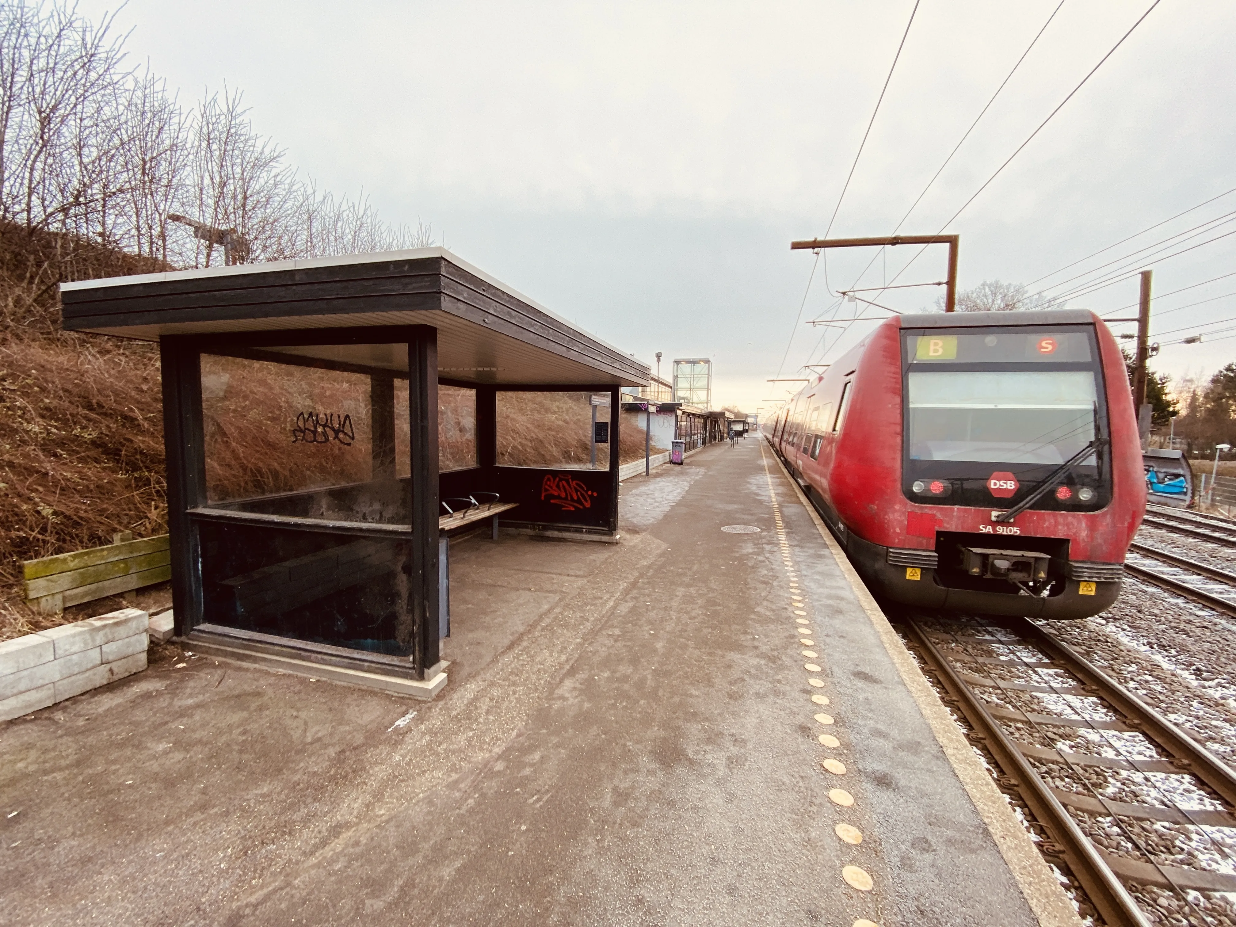 Billede af DSB SA 8105 fotograferet ud for Rødovre S-togstrinbræt. Billede af DSB SA 8105 fotograferet ud for Rødovre S-togstrinbræt.