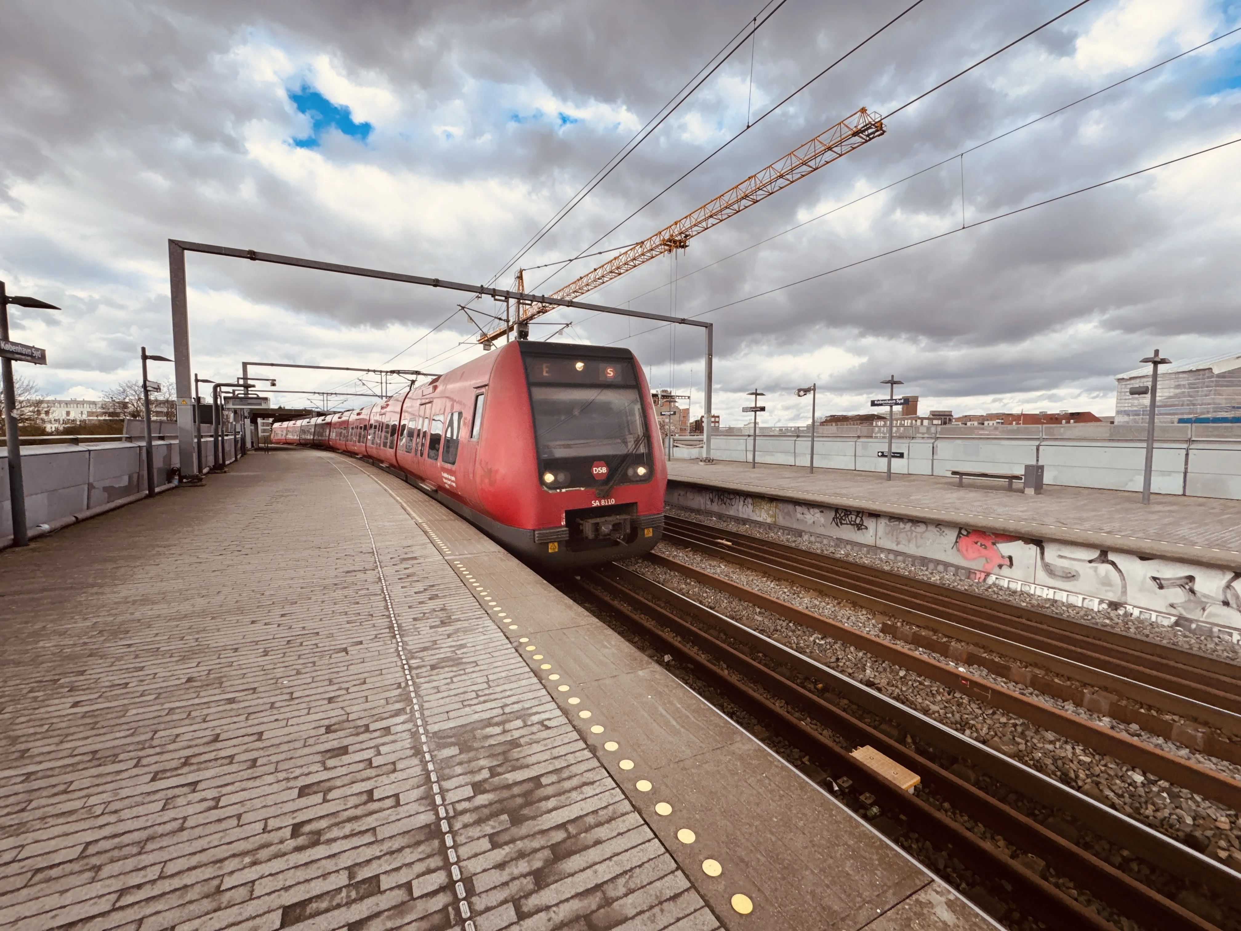 Billede af DSB SA 8110 fotograferet ud for København Syd Trinbræt.