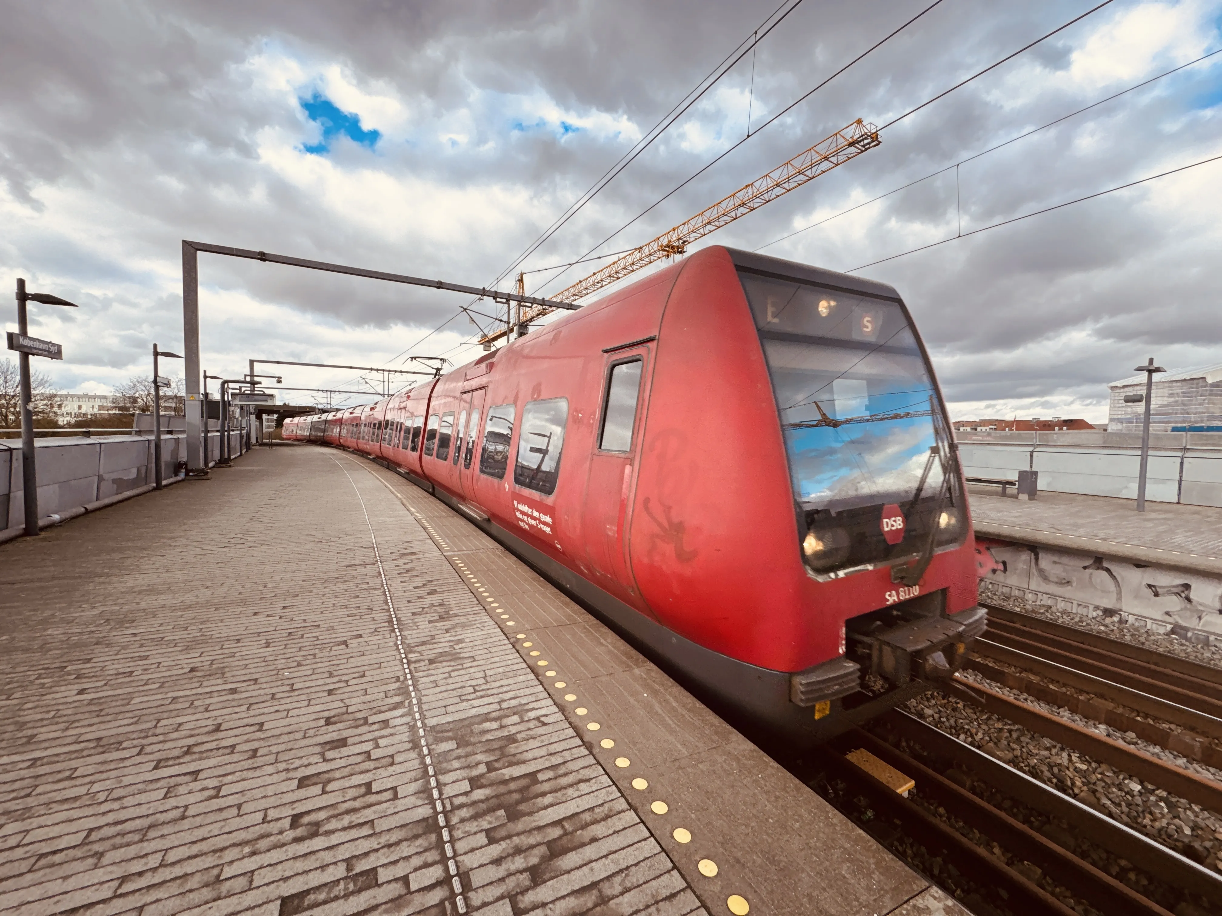 Billede af DSB SA 8110 fotograferet ud for København Syd Trinbræt. Billede af DSB SA 8110 fotograferet ud for København Syd Trinbræt.