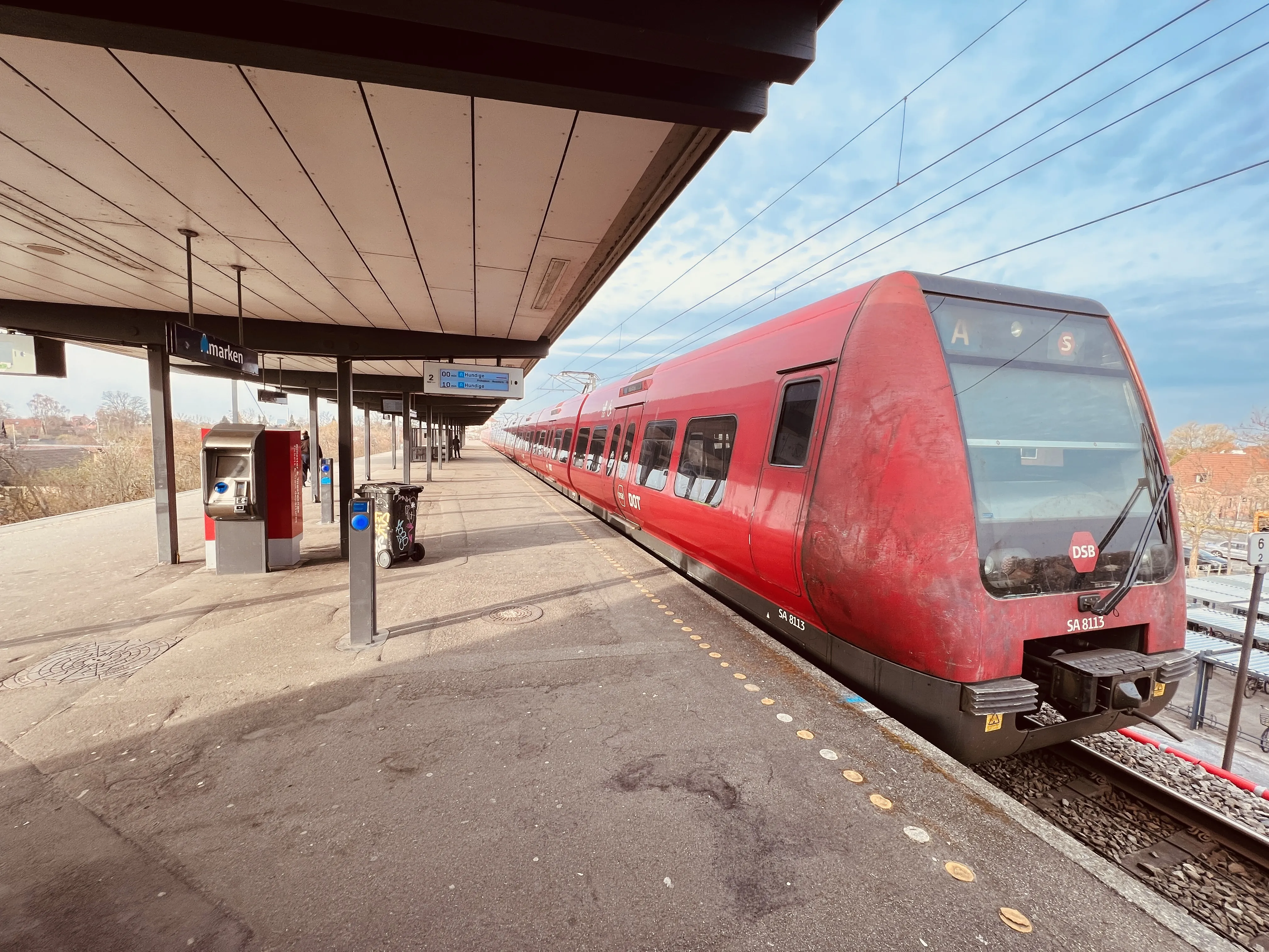 Billede af DSB SA 8113 fotograferet ud for Åmarken S-togstrinbræt. Billede af DSB SA 8113 fotograferet ud for Åmarken S-togstrinbræt.