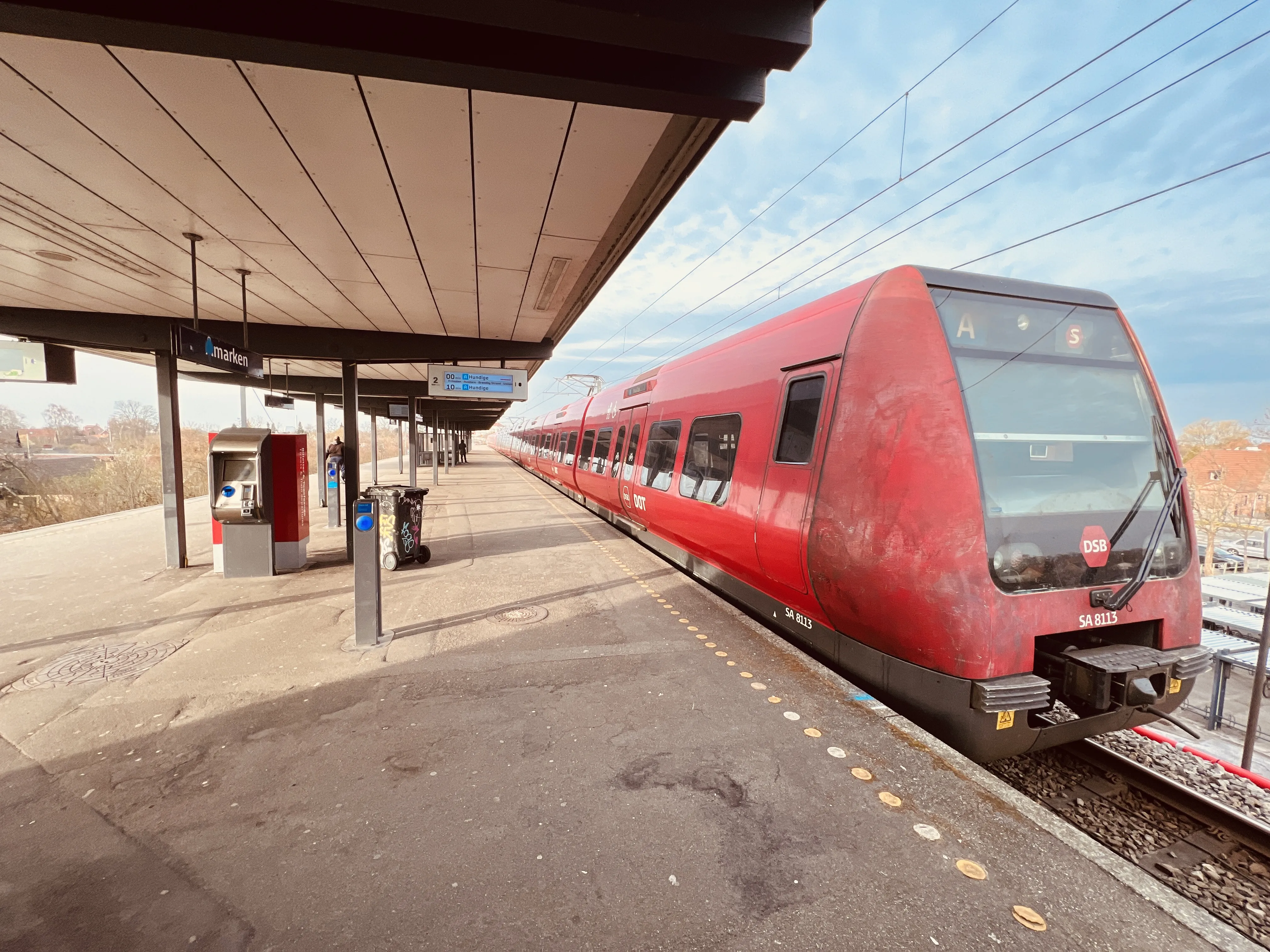 Billede af DSB SA 8113 fotograferet ud for Åmarken S-togstrinbræt. Billede af DSB SA 8113 fotograferet ud for Åmarken S-togstrinbræt.
