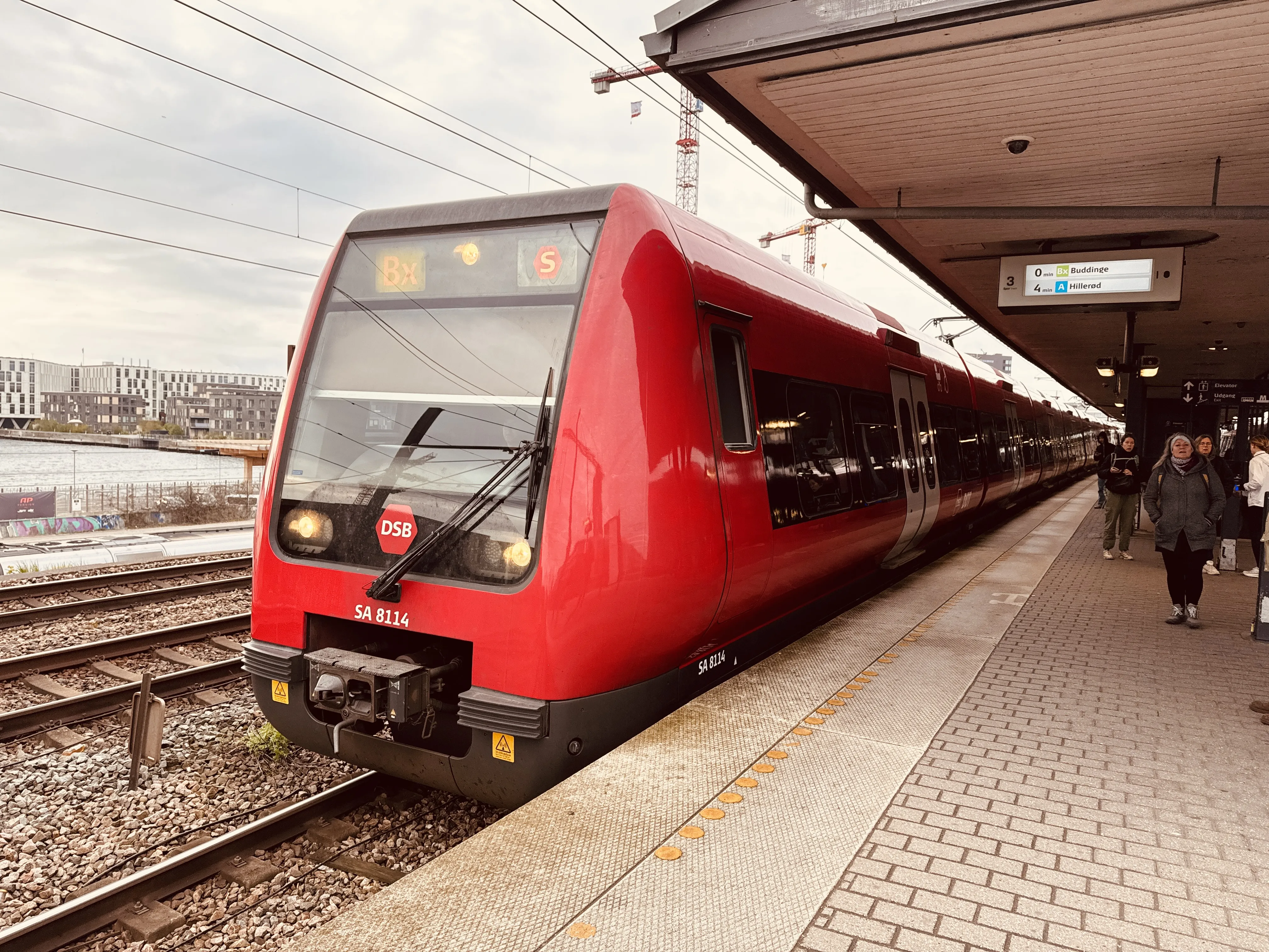 Billede af DSB SA 8114 fotograferet ud for Nordhavn S-togstrinbræt.
