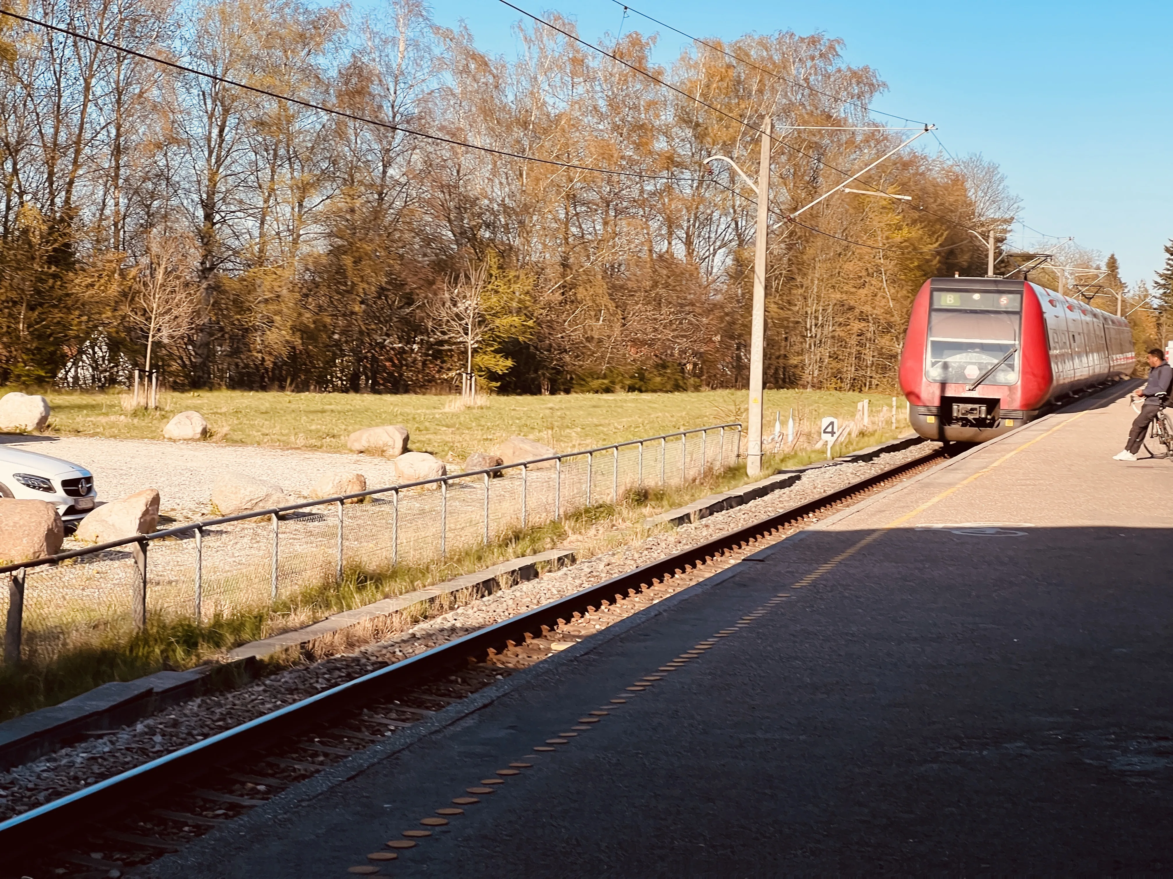 Billede af DSB SA 8114 fotograferet ud for Skovbrynet S-togstrinbræt. Billede af DSB SA 8114 fotograferet ud for Skovbrynet S-togstrinbræt.