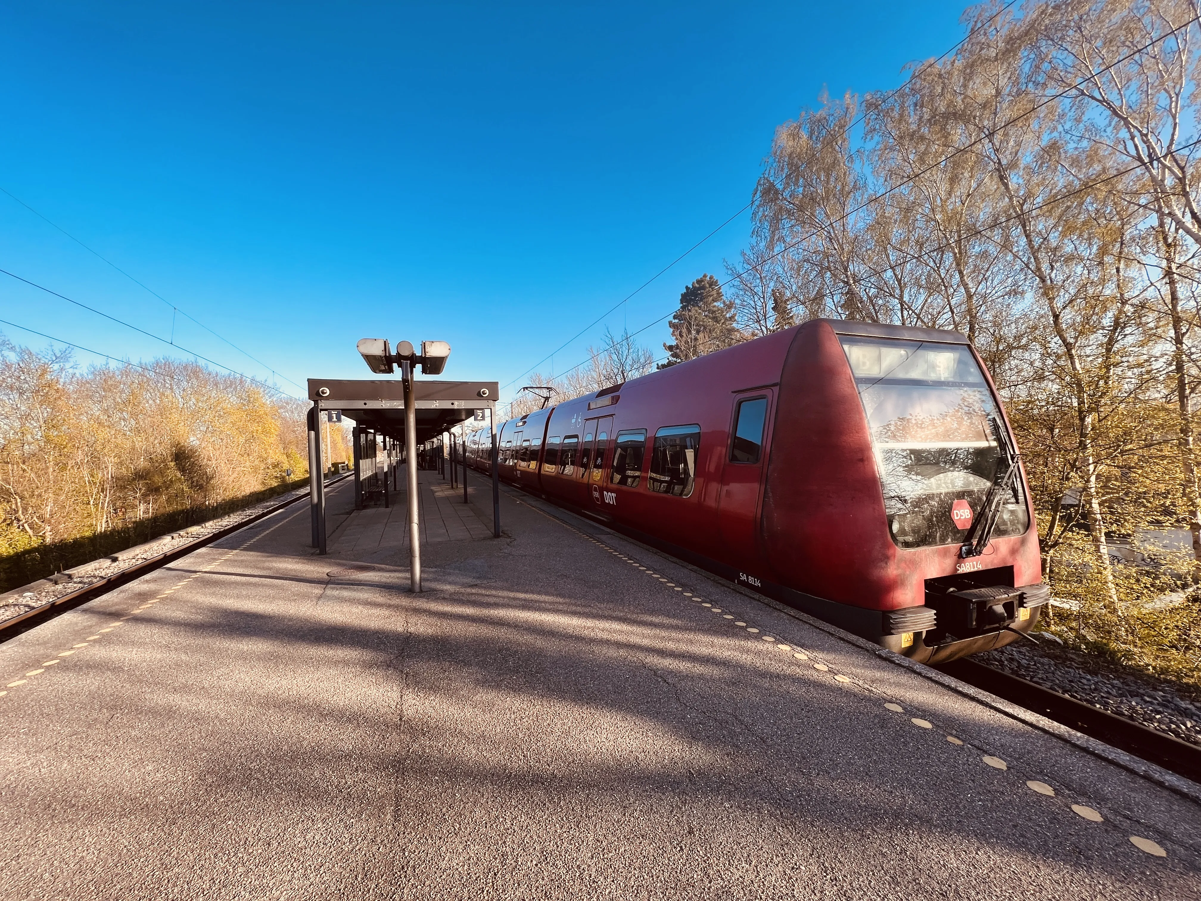 Billede af DSB SA 8114 fotograferet ud for Stengården S-togstrinbræt. Billede af DSB SA 8114 fotograferet ud for Stengården S-togstrinbræt.