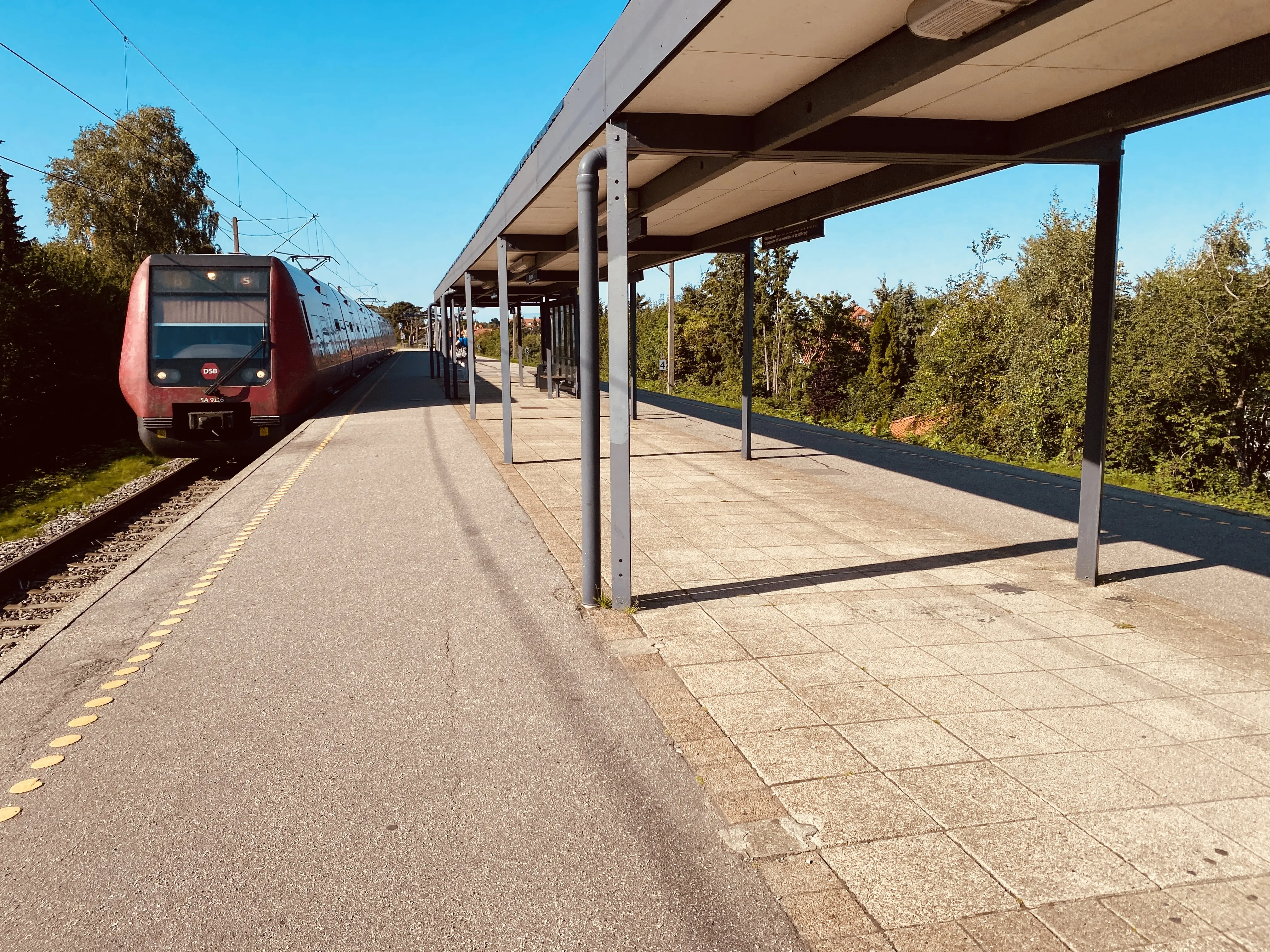 Billede af DSB SA 8116 fotograferet ud for Dyssegård S-togstrinbræt. Billede af DSB SA 8116 fotograferet ud for Dyssegård S-togstrinbræt.
