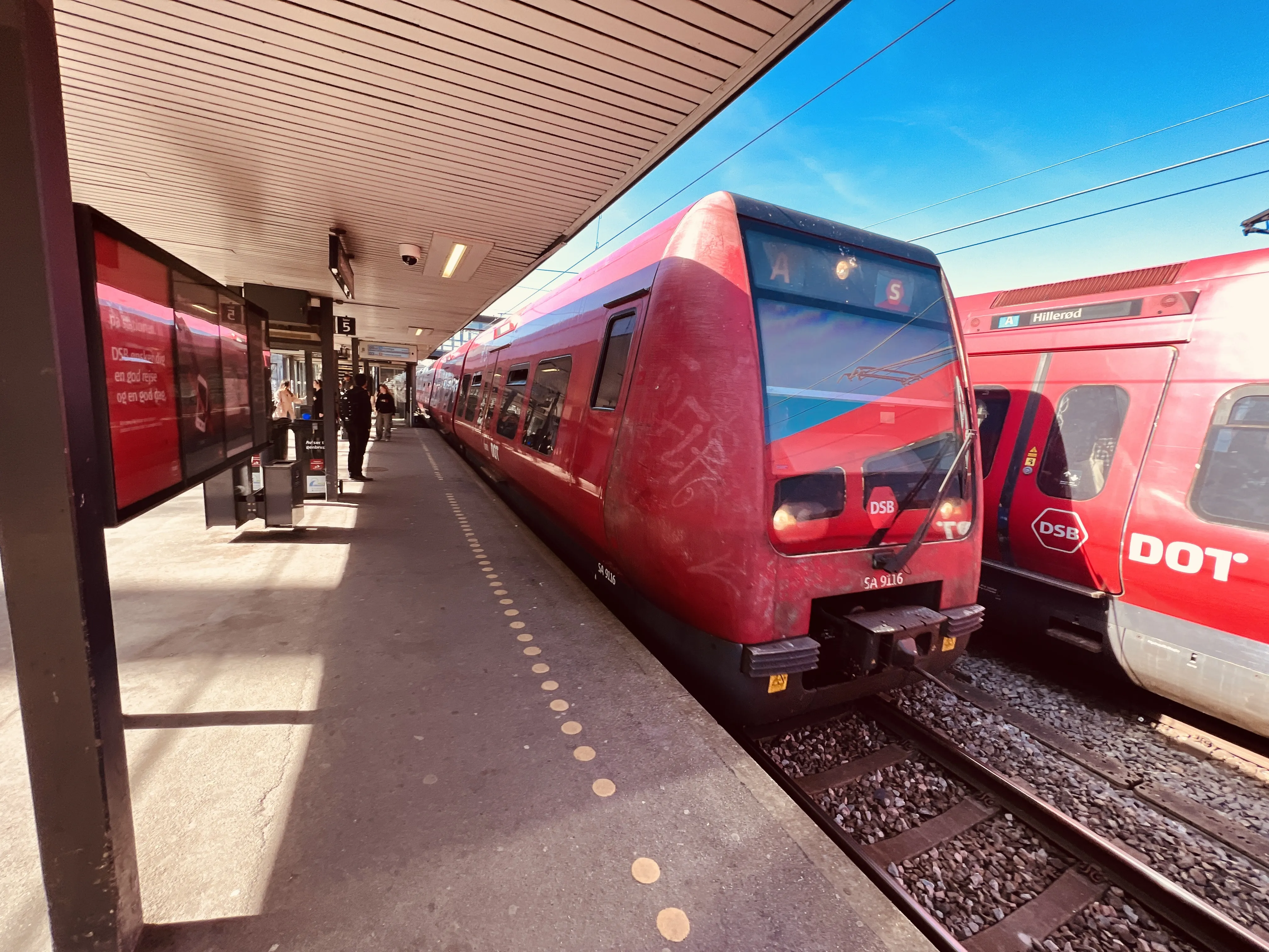 Billede af DSB SA 8116 fotograferet ud for Svanemøllen S-togsstation. Billede af DSB SA 8116 fotograferet ud for Svanemøllen S-togsstation.