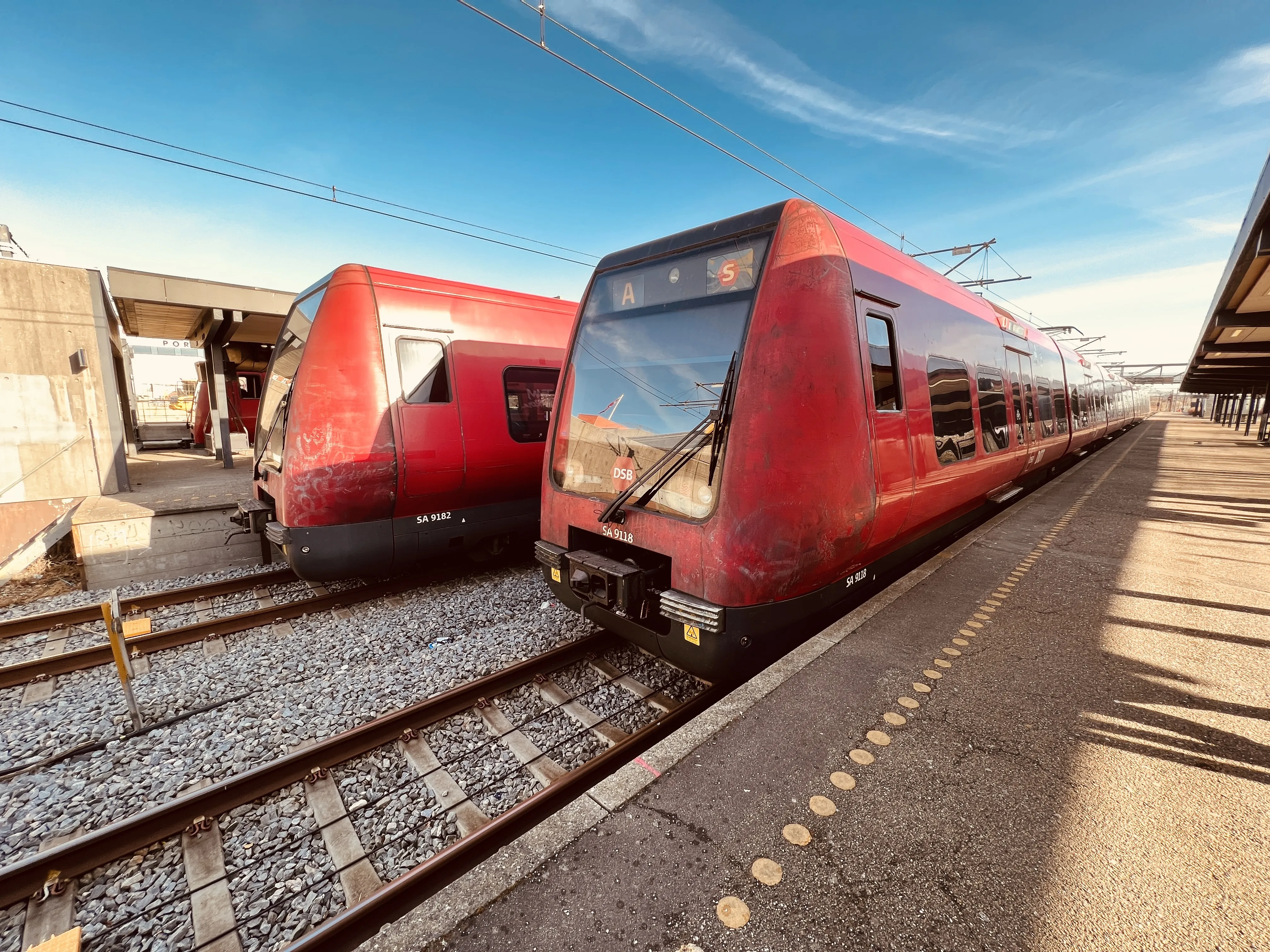 Billede af DSB SA 8118 fotograferet ud for Hundige S-togsstation.