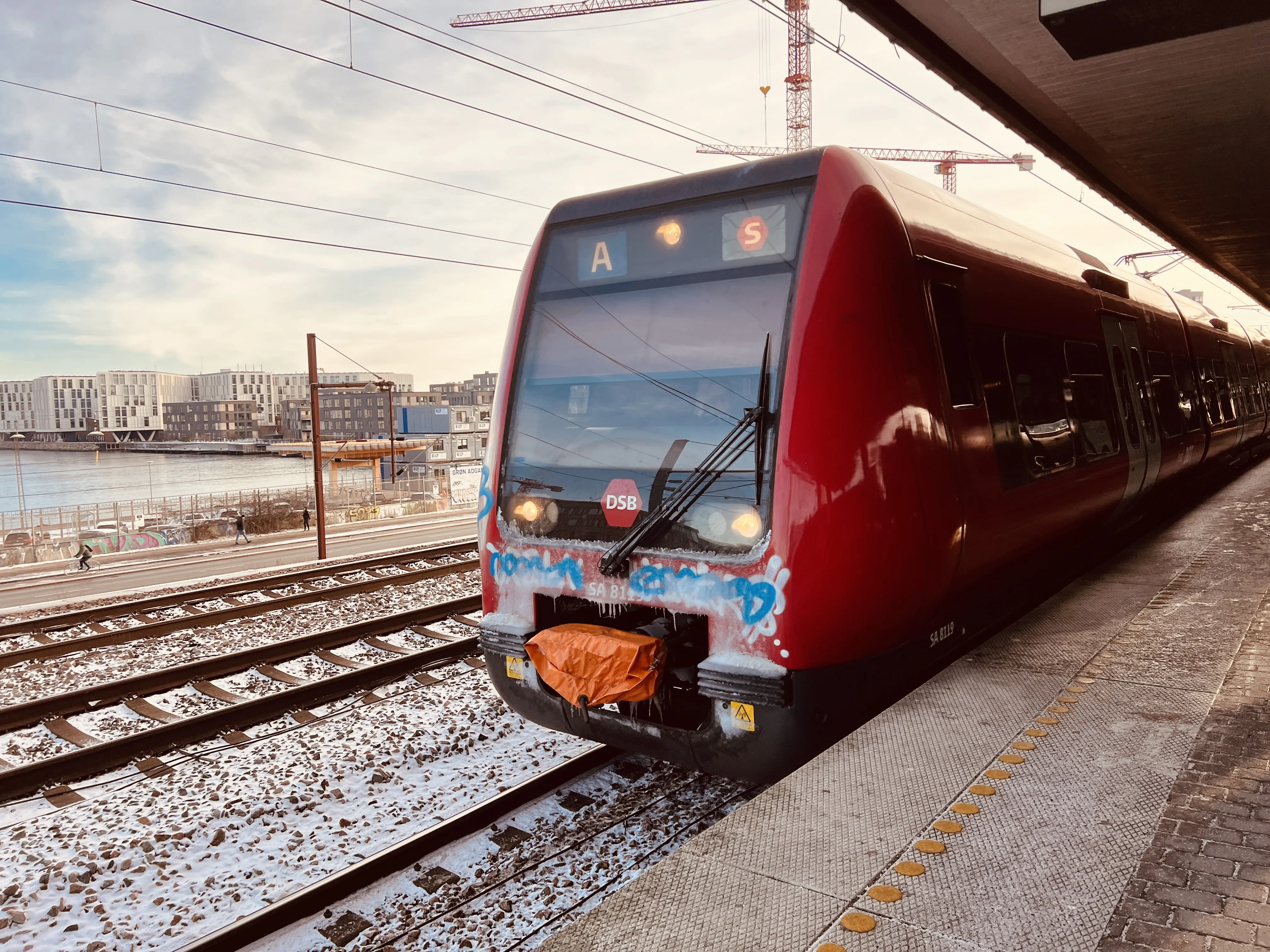 Billede af DSB SA 8119 fotograferet ud for Nordhavn S-togstrinbræt. Billede af DSB SA 8119 fotograferet ud for Nordhavn S-togstrinbræt.