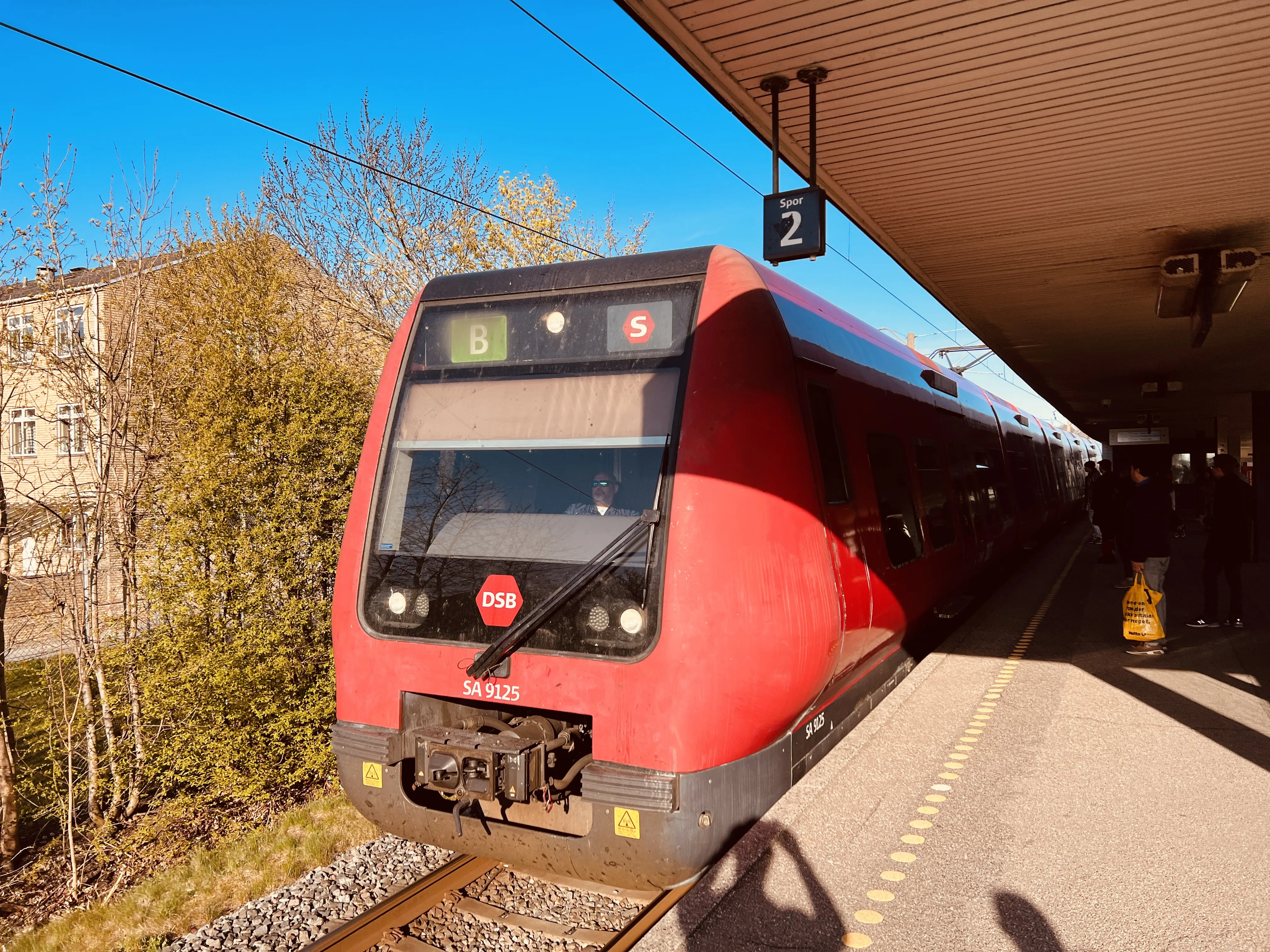 Billede af DSB SA 8125 fotograferet ud for Kildebakke S-togstrinbræt. Billede af DSB SA 8125 fotograferet ud for Kildebakke S-togstrinbræt.