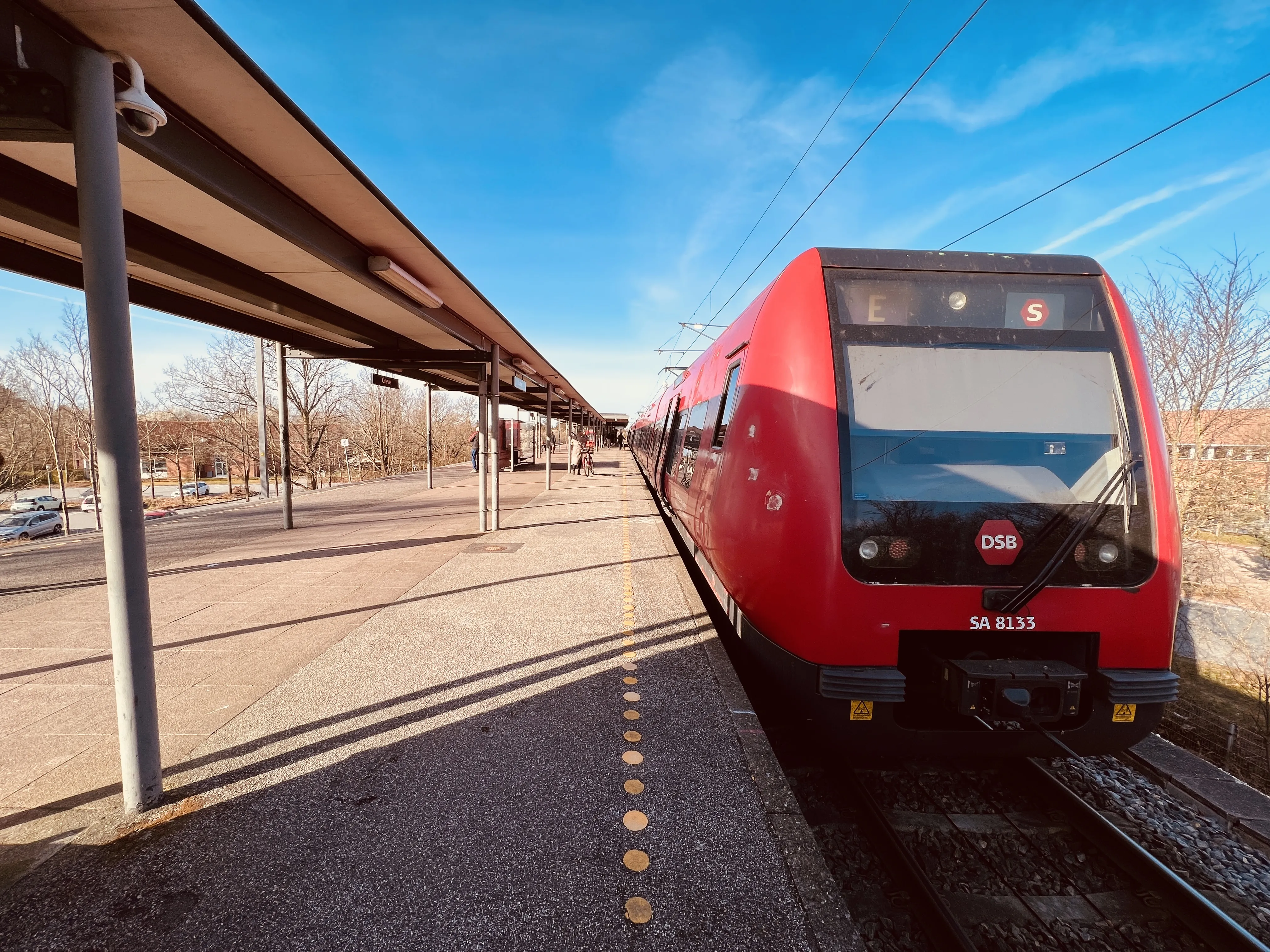 Billede af DSB SA 8133 fotograferet ud for Greve S-togstrinbræt. Billede af DSB SA 8133 fotograferet ud for Greve S-togstrinbræt.