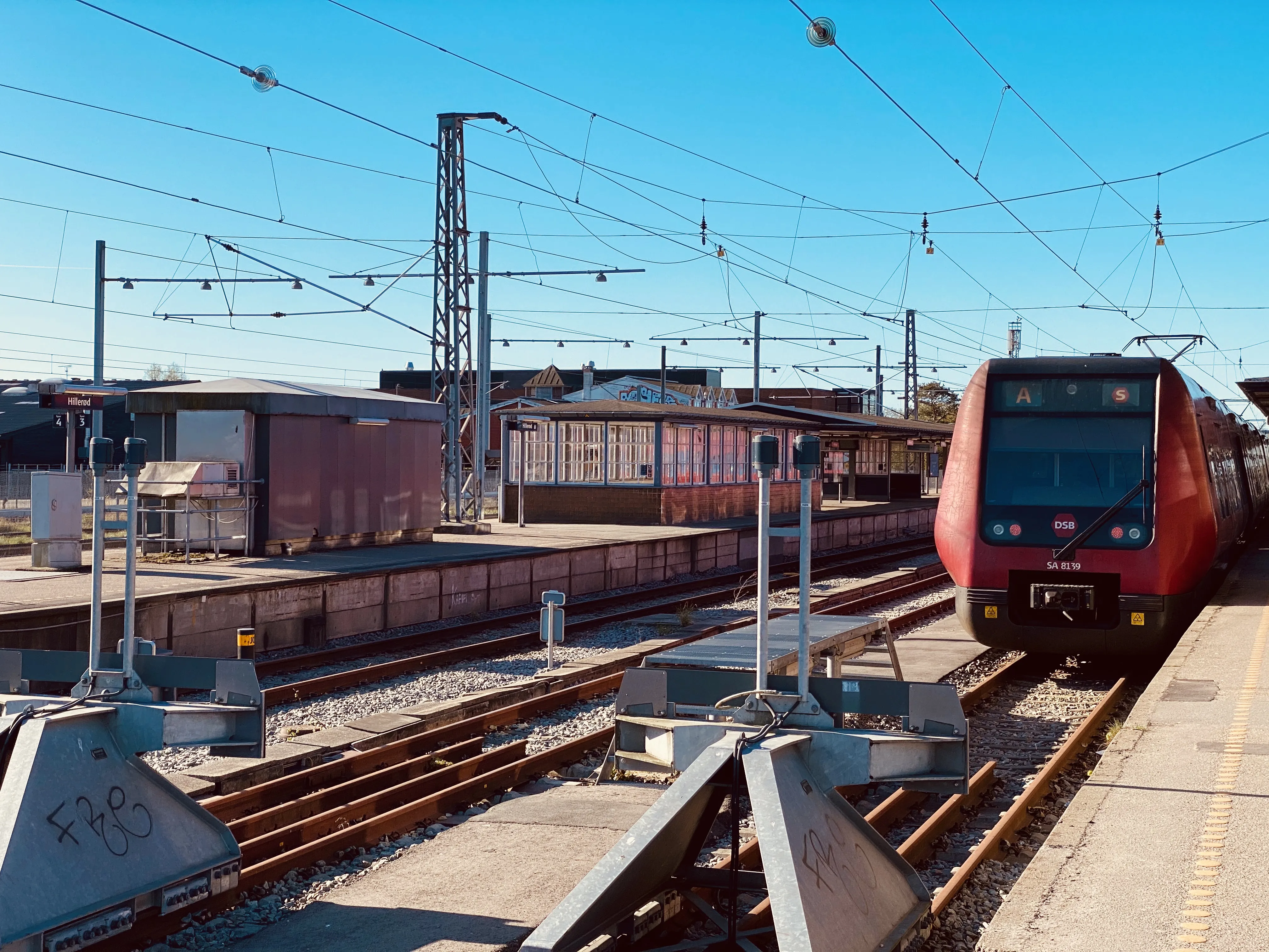 Billede af DSB SA 8139 fotograferet ud for Hillerød Station. Billede af DSB SA 8139 fotograferet ud for Hillerød Station.