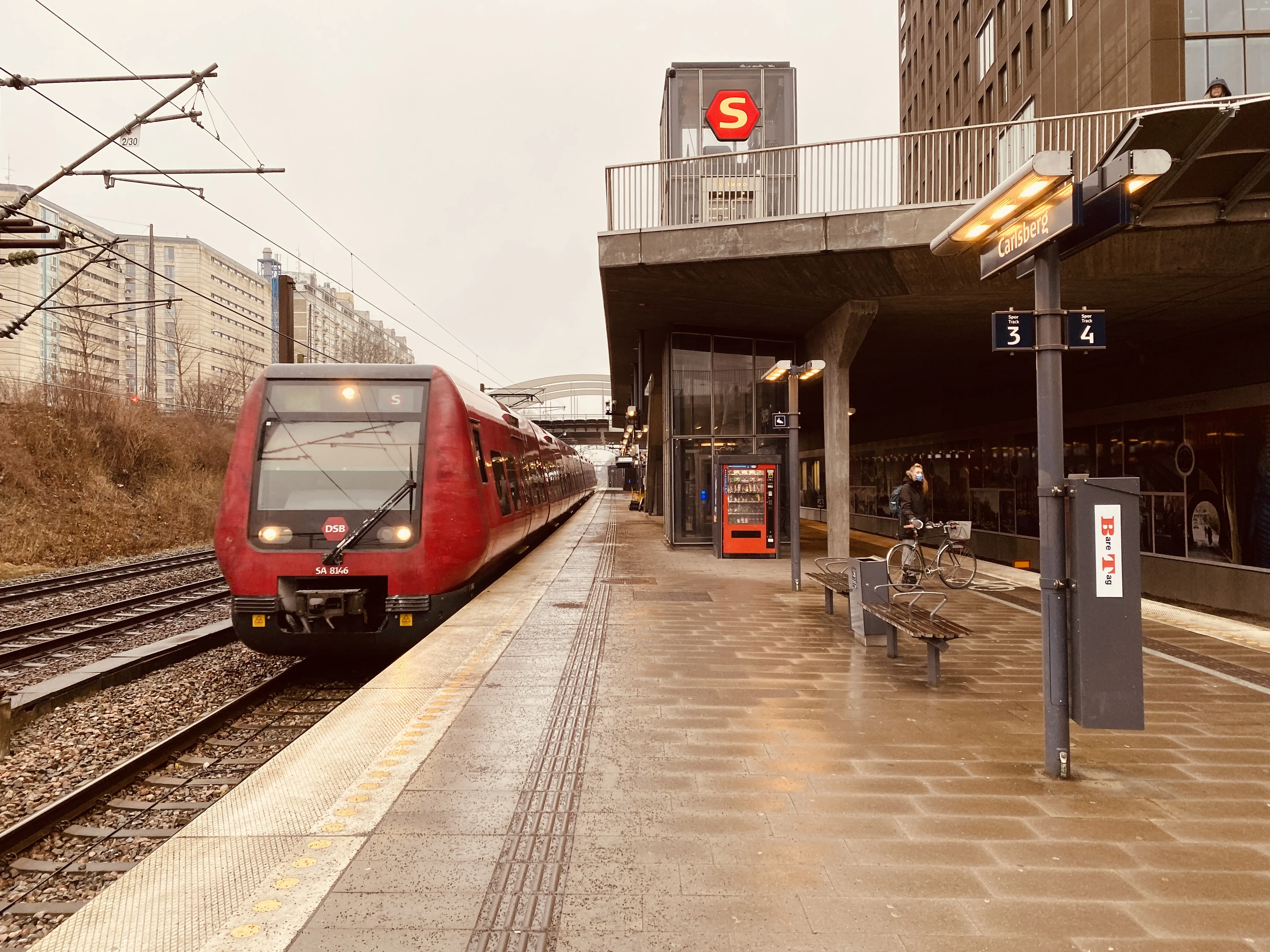 Billede af DSB SA 8146 fotograferet ud for Carlsberg S-togstrinbræt. Billede af DSB SA 8146 fotograferet ud for Carlsberg S-togstrinbræt.