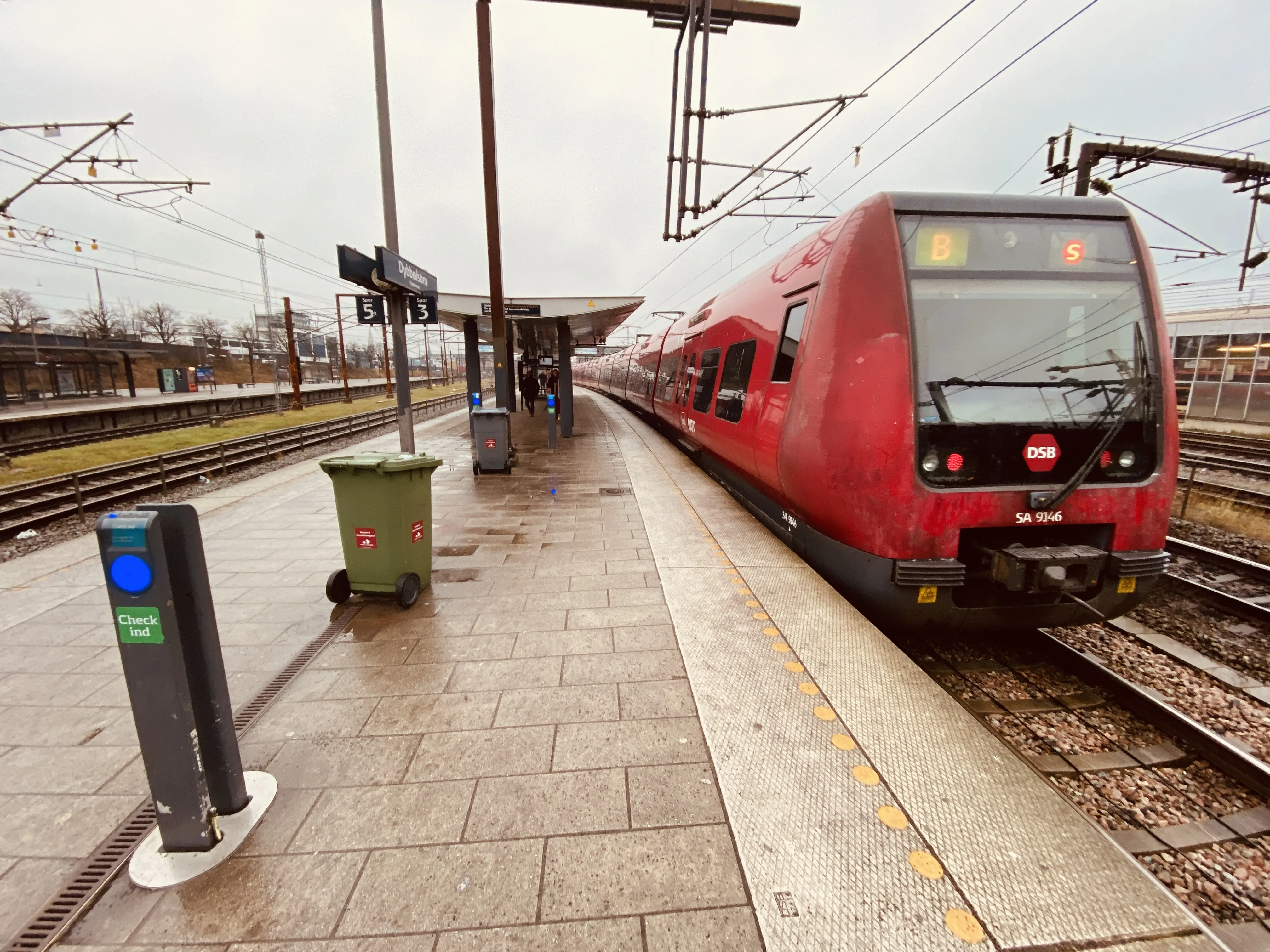 Billede af DSB SA 8146 fotograferet ud for Dybbølsbro S-togstrinbræt. Billede af DSB SA 8146 fotograferet ud for Dybbølsbro S-togstrinbræt.