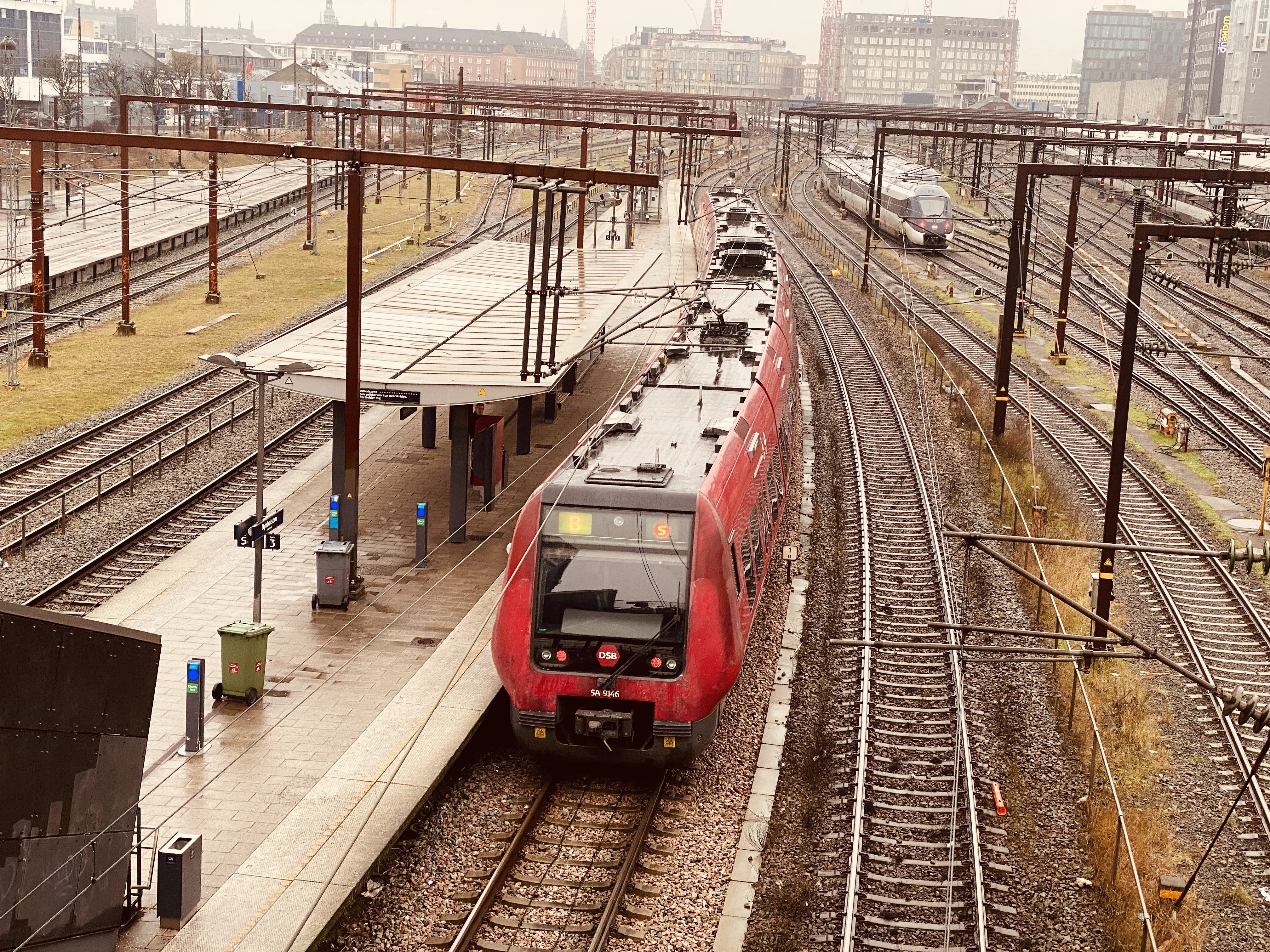 Billede af DSB SA 8146 fotograferet ud for Dybbølsbro S-togstrinbræt. Billede af DSB SA 8146 fotograferet ud for Dybbølsbro S-togstrinbræt.