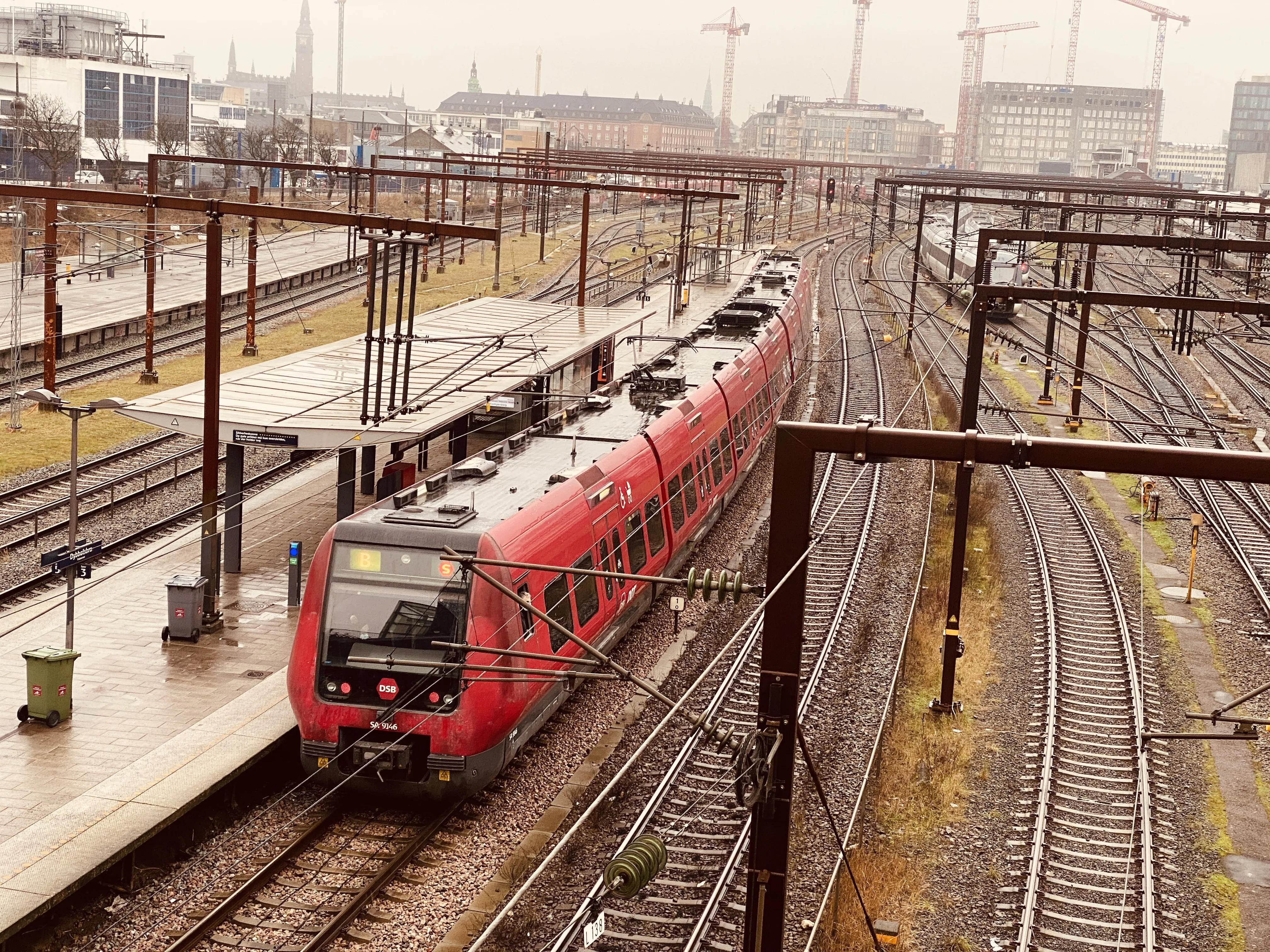 Billede af DSB SA 8146 fotograferet ud for Dybbølsbro S-togstrinbræt. Billede af DSB SA 8146 fotograferet ud for Dybbølsbro S-togstrinbræt.
