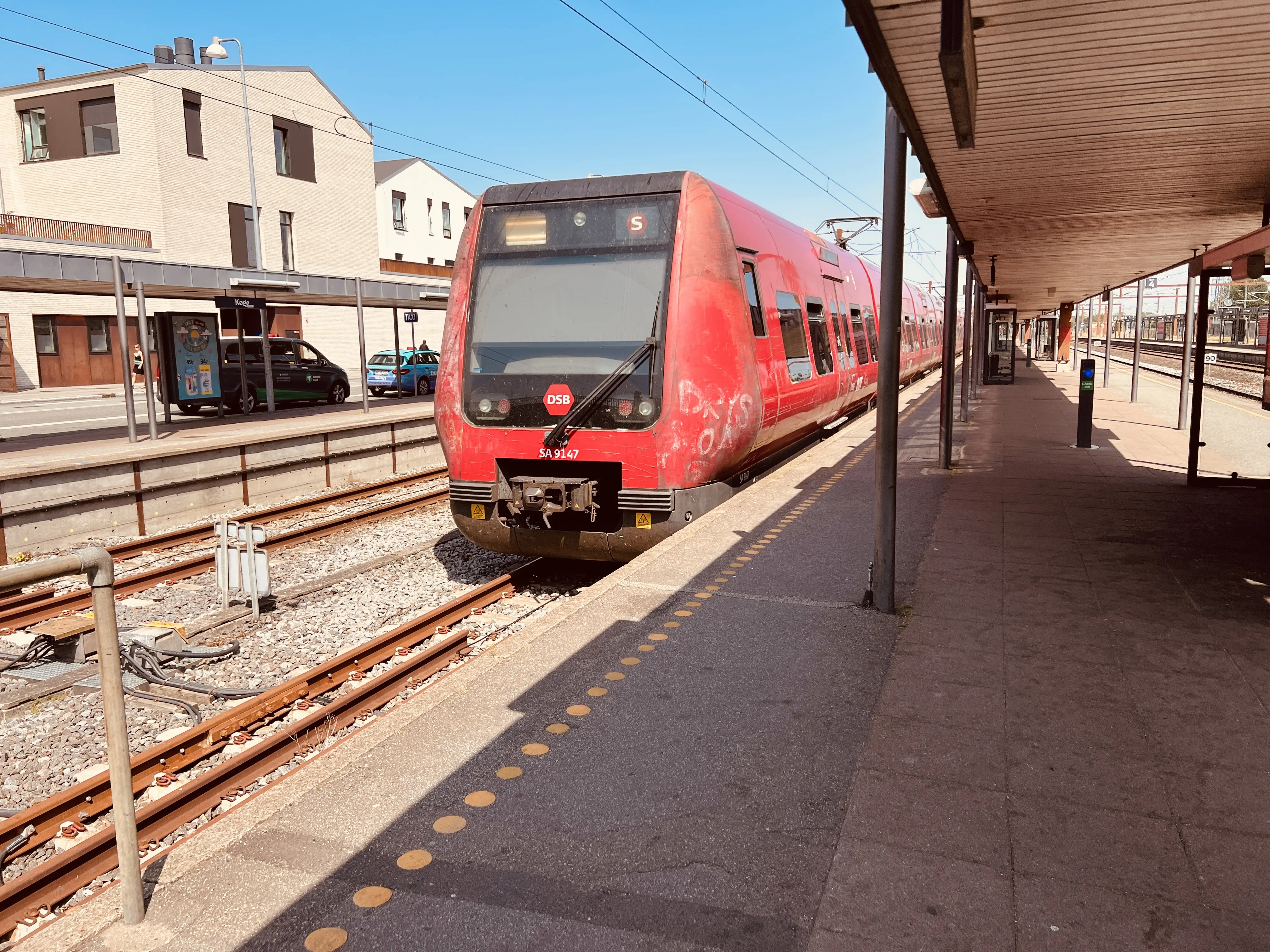 Billede af DSB SA 8147 fotograferet ud for Køge Station. Billede af DSB SA 8147 fotograferet ud for Køge Station.