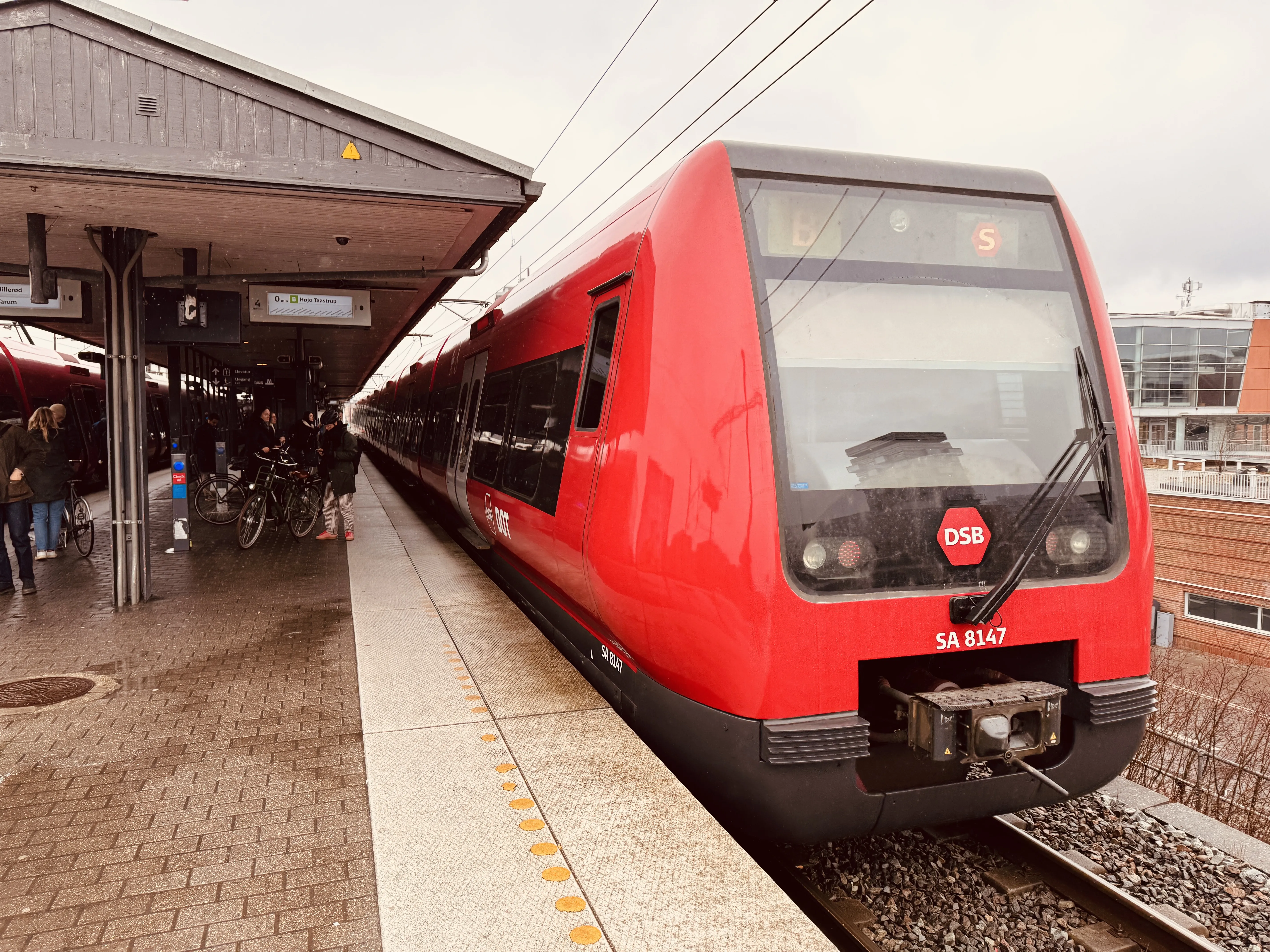Billede af DSB SA 8147 fotograferet ud for Nordhavn S-togstrinbræt.