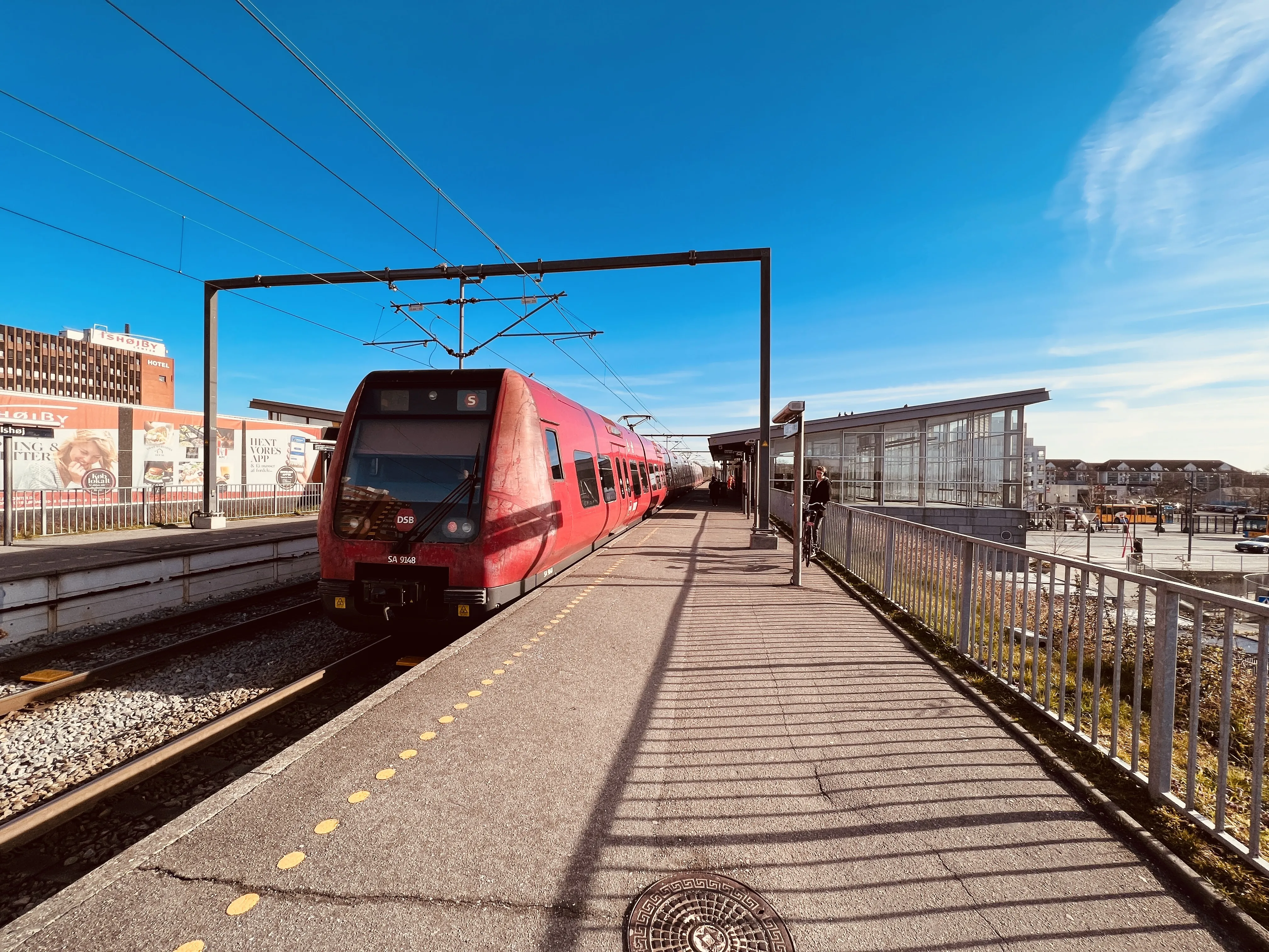 Billede af DSB SA 8148 fotograferet ud for Ishøj S-togsstation. Billede af DSB SA 8148 fotograferet ud for Ishøj S-togsstation.