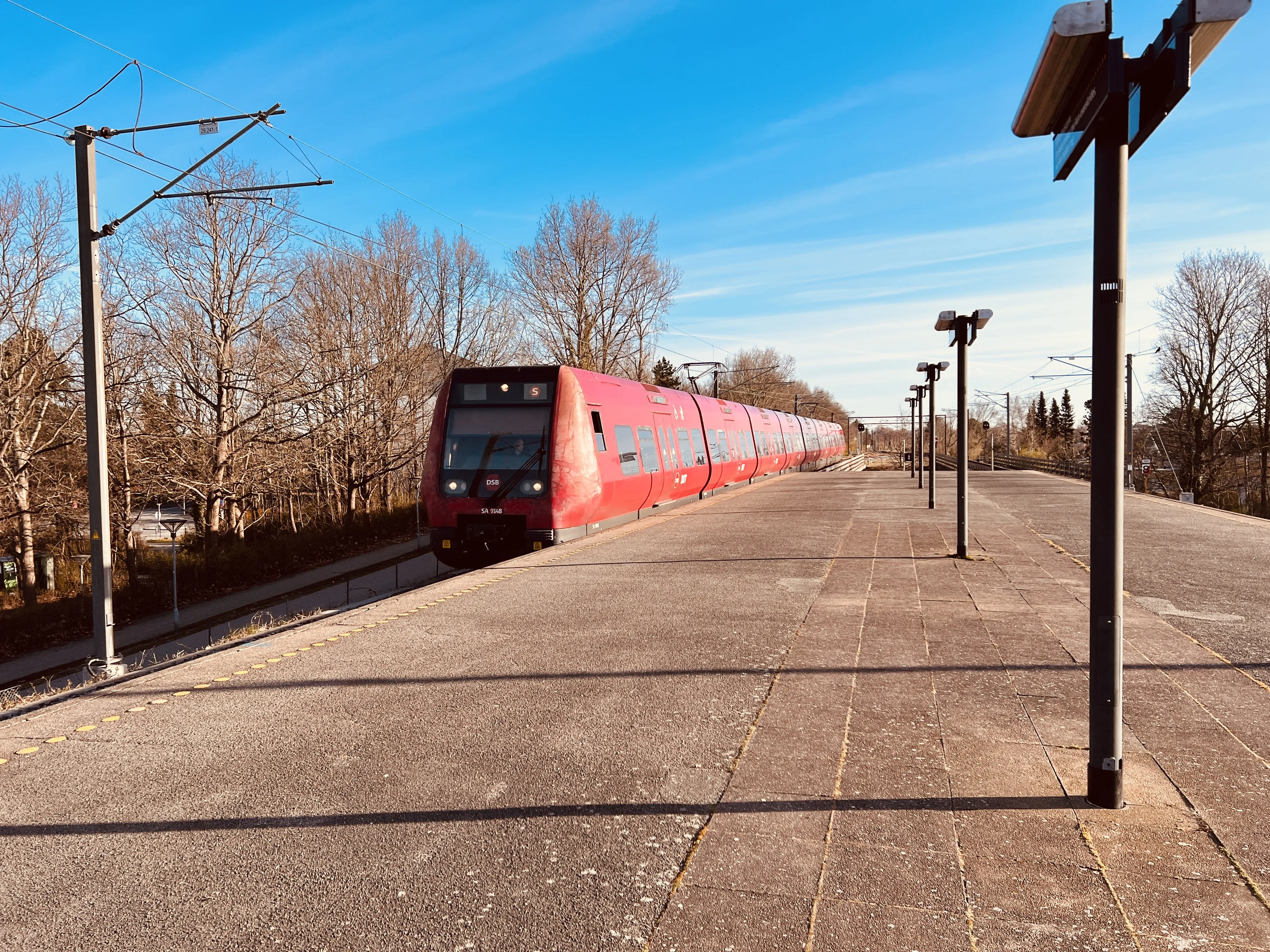 Billede af DSB SA 8148 fotograferet ud for Solrød Strand S-togstrinbræt. Billede af DSB SA 8148 fotograferet ud for Solrød Strand S-togstrinbræt.