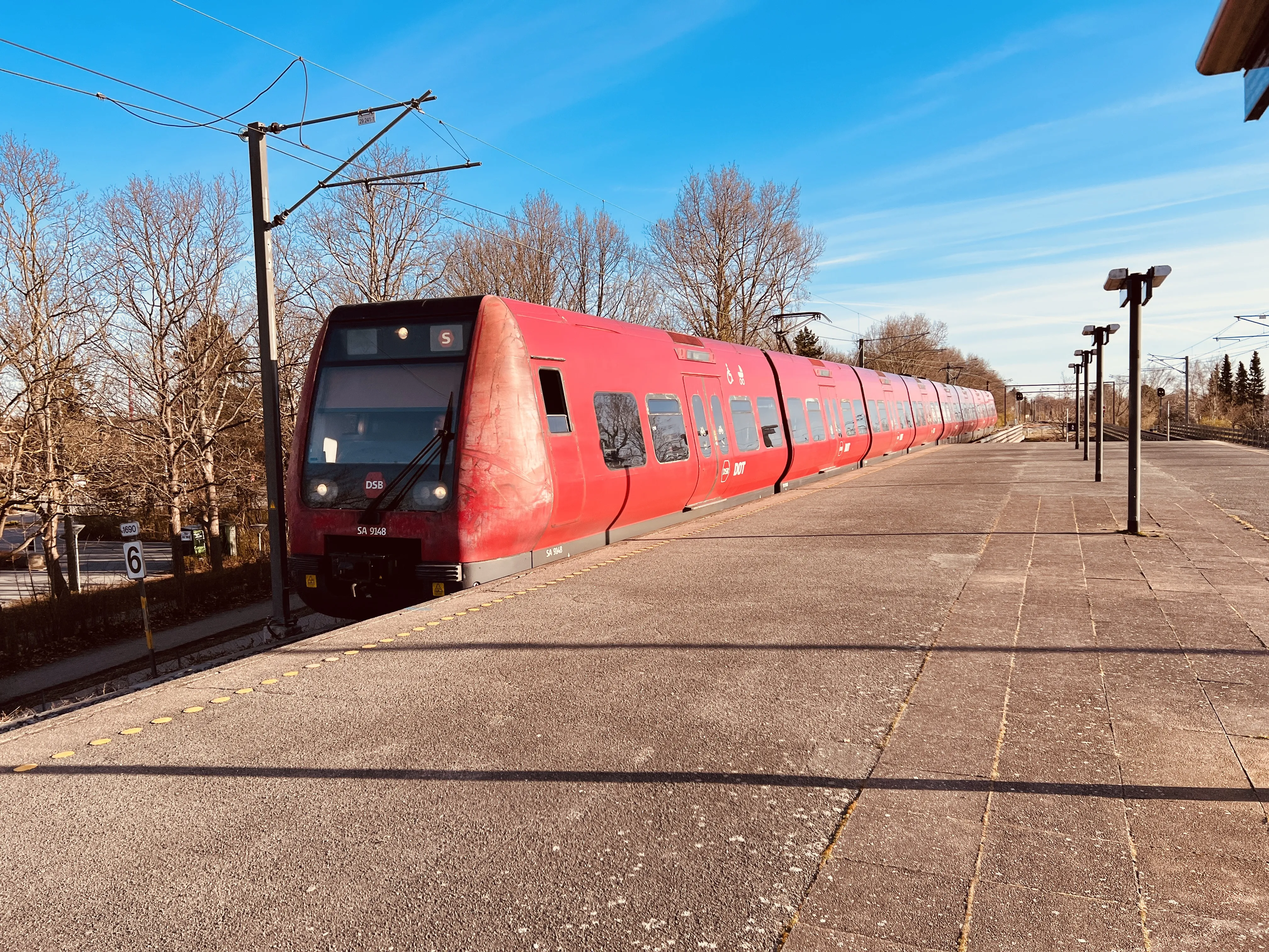 Billede af DSB SA 8148 fotograferet ud for Solrød Strand S-togstrinbræt. Billede af DSB SA 8148 fotograferet ud for Solrød Strand S-togstrinbræt.