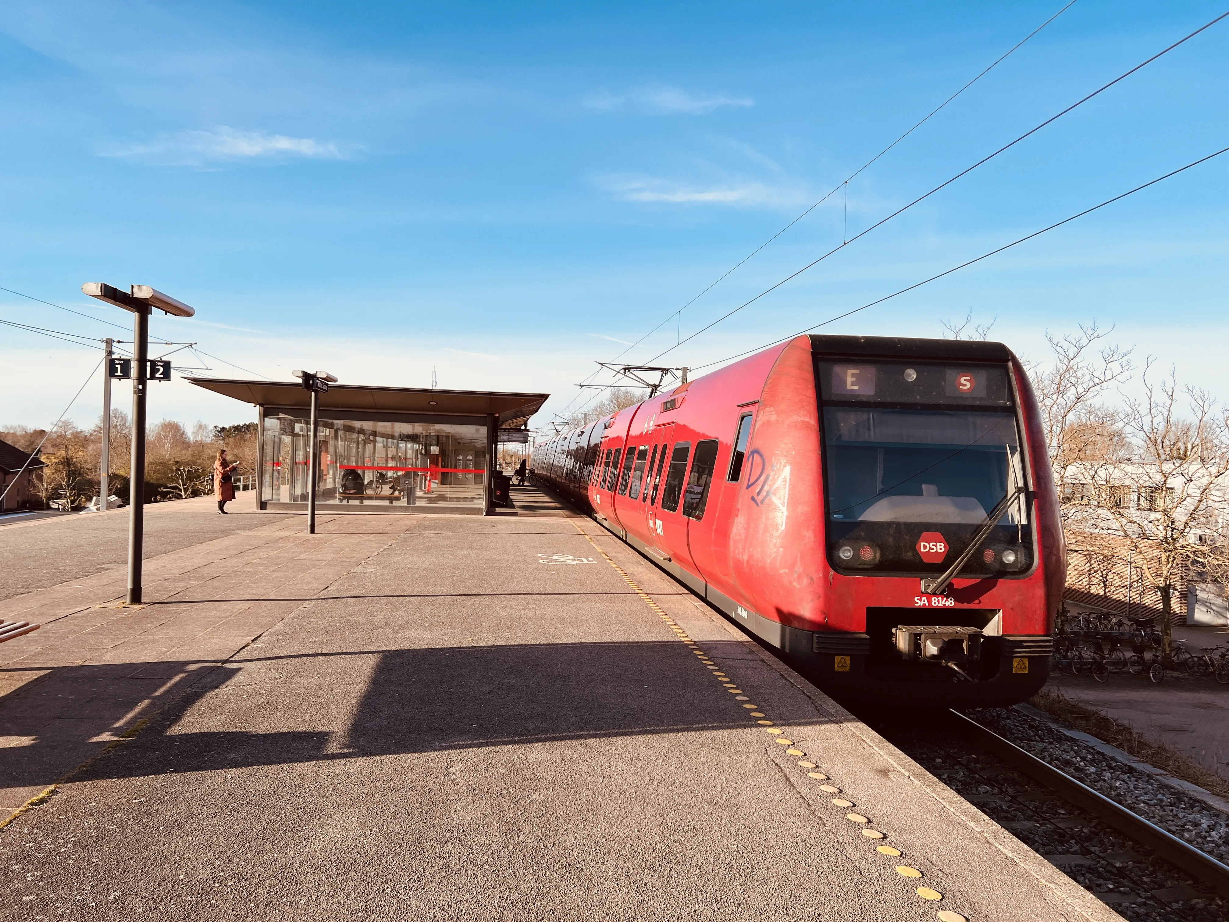 Billede af DSB SA 8148 fotograferet ud for Solrød Strand S-togstrinbræt. Billede af DSB SA 8148 fotograferet ud for Solrød Strand S-togstrinbræt.