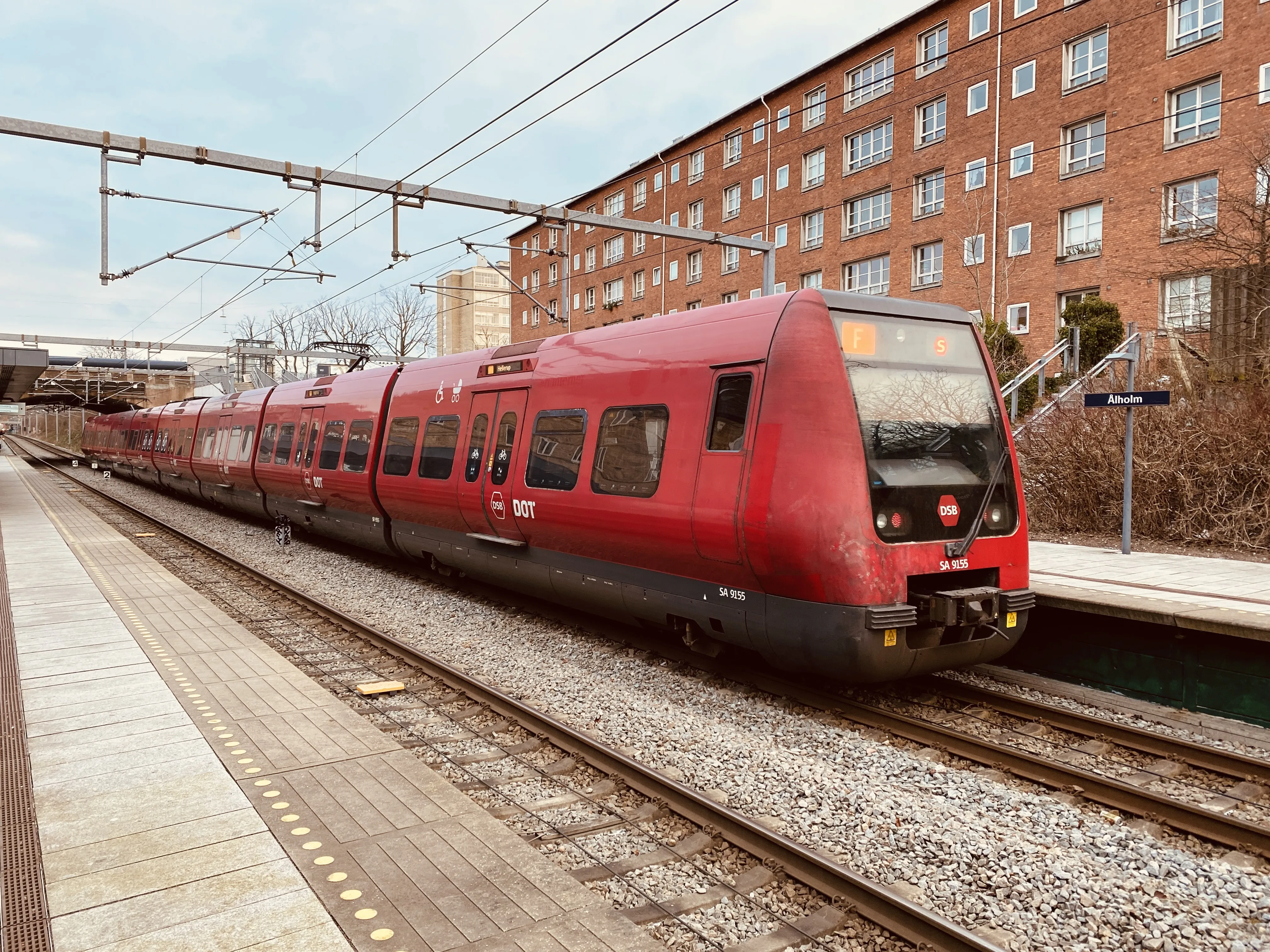 Billede af DSB SA 8155 fotograferet ud for Ålholm S-togstrinbræt. Billede af DSB SA 8155 fotograferet ud for Ålholm S-togstrinbræt.