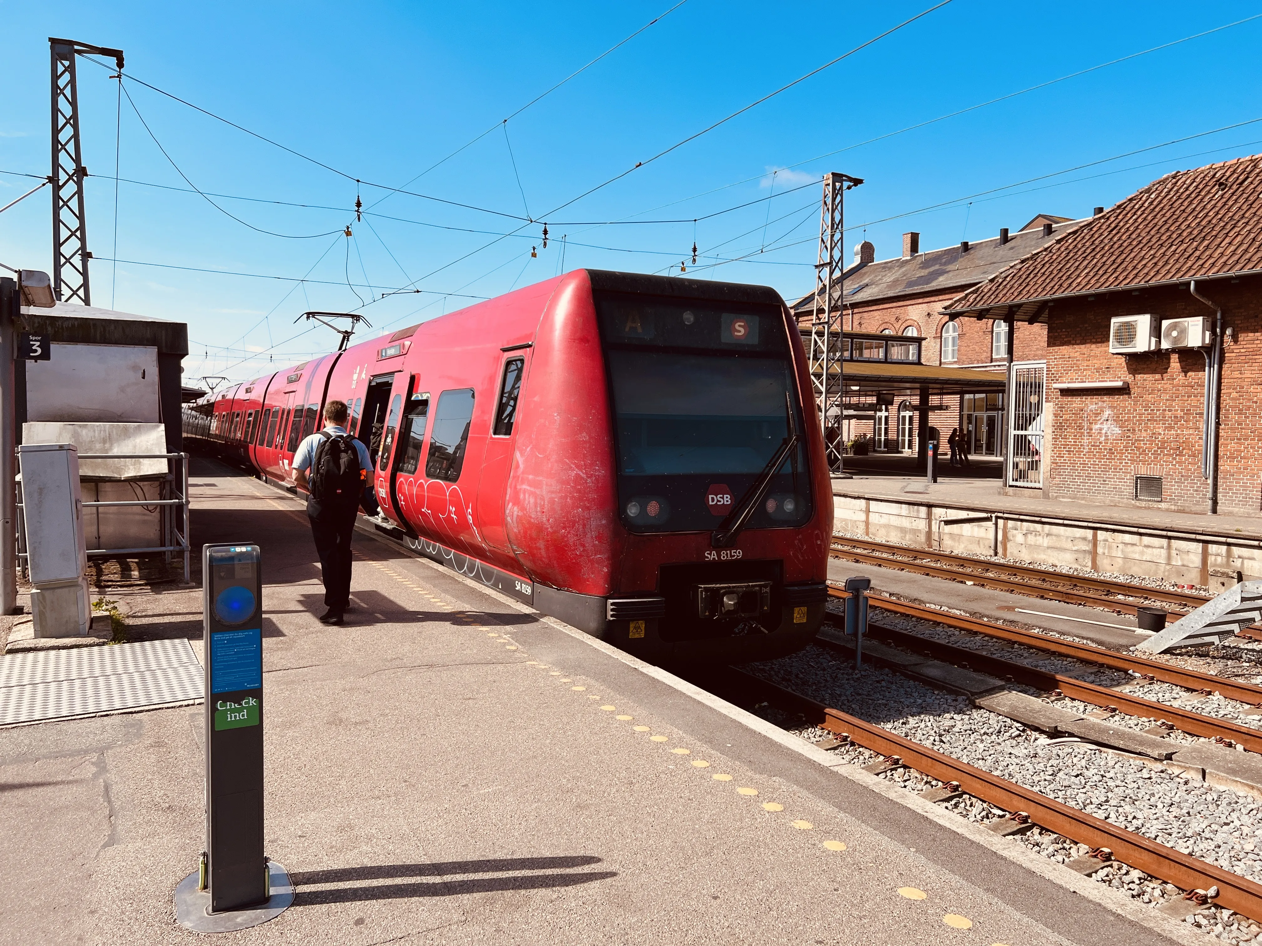 Billede af DSB SA 8159 fotograferet ud for Hillerød Station. Billede af DSB SA 8159 fotograferet ud for Hillerød Station.
