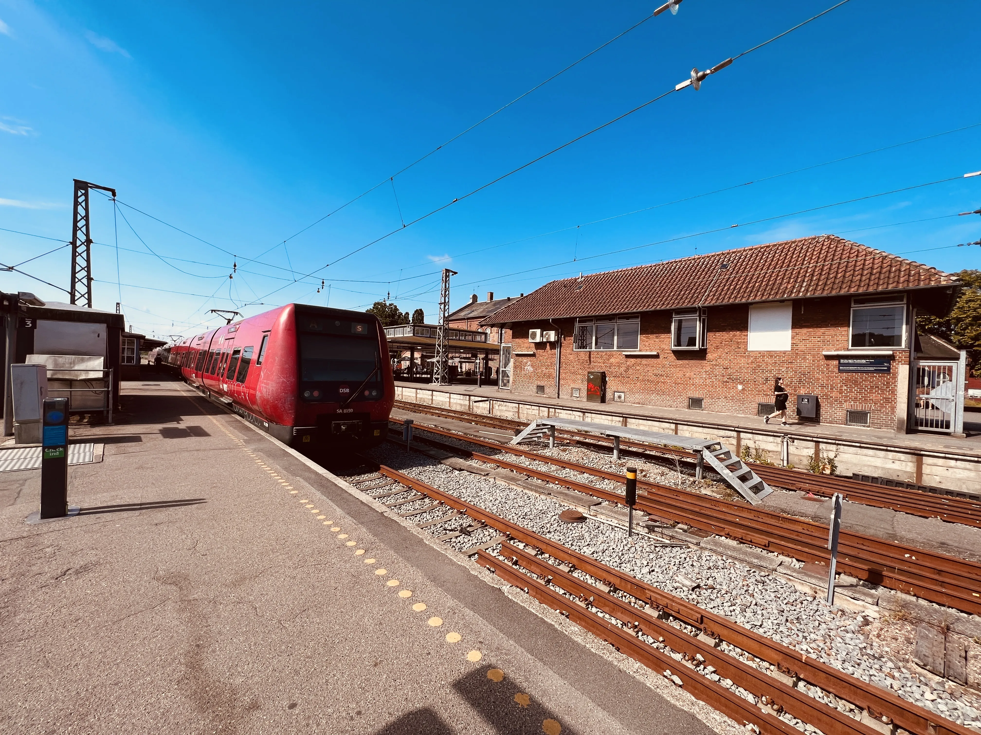 Billede af DSB SA 8159 fotograferet ud for Hillerød Station. Billede af DSB SA 8159 fotograferet ud for Hillerød Station.